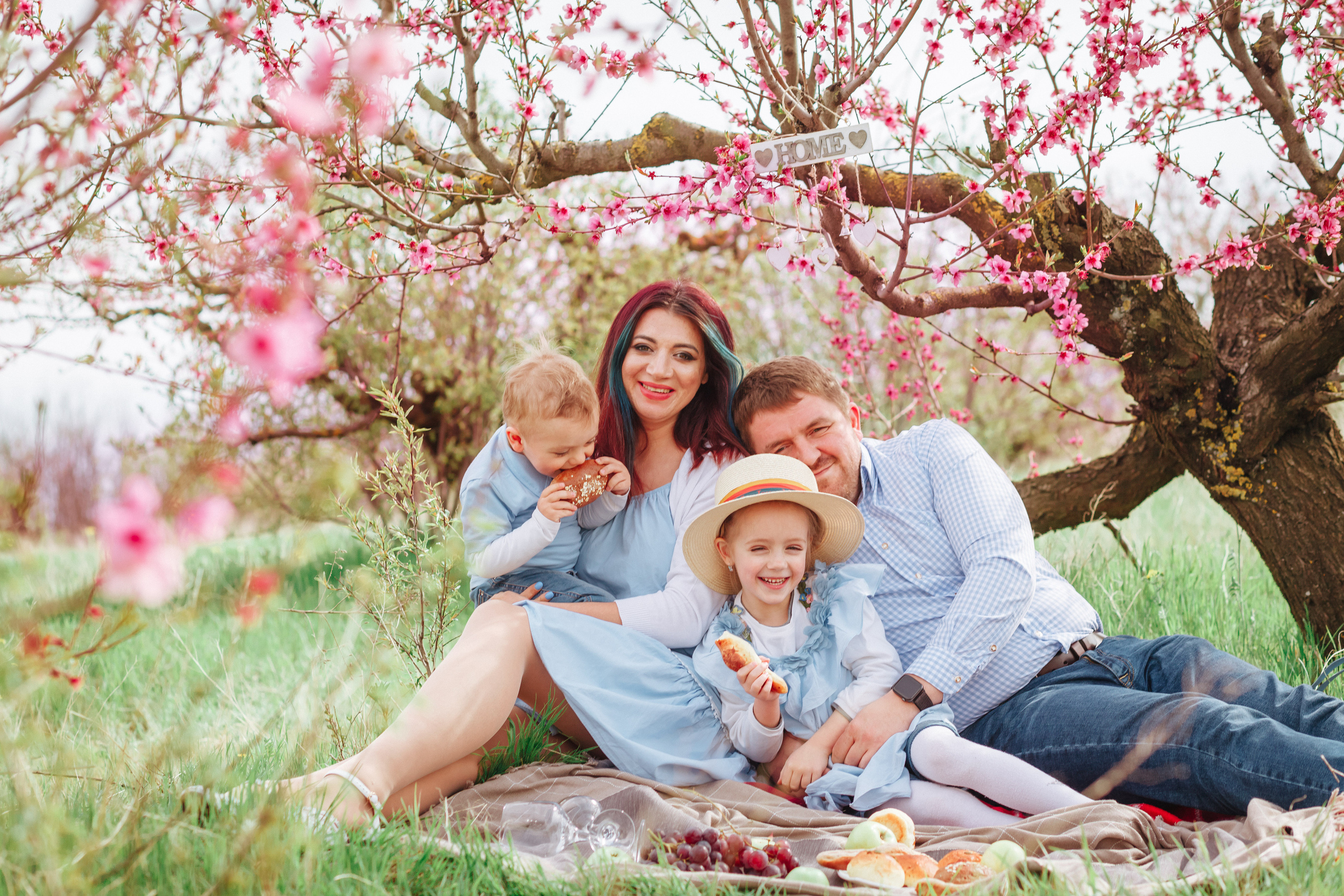 Пикник в персиковом саду. Χελιδόνι Семейный и церковный фотограф в Крыму и Симферополе Валерия Г