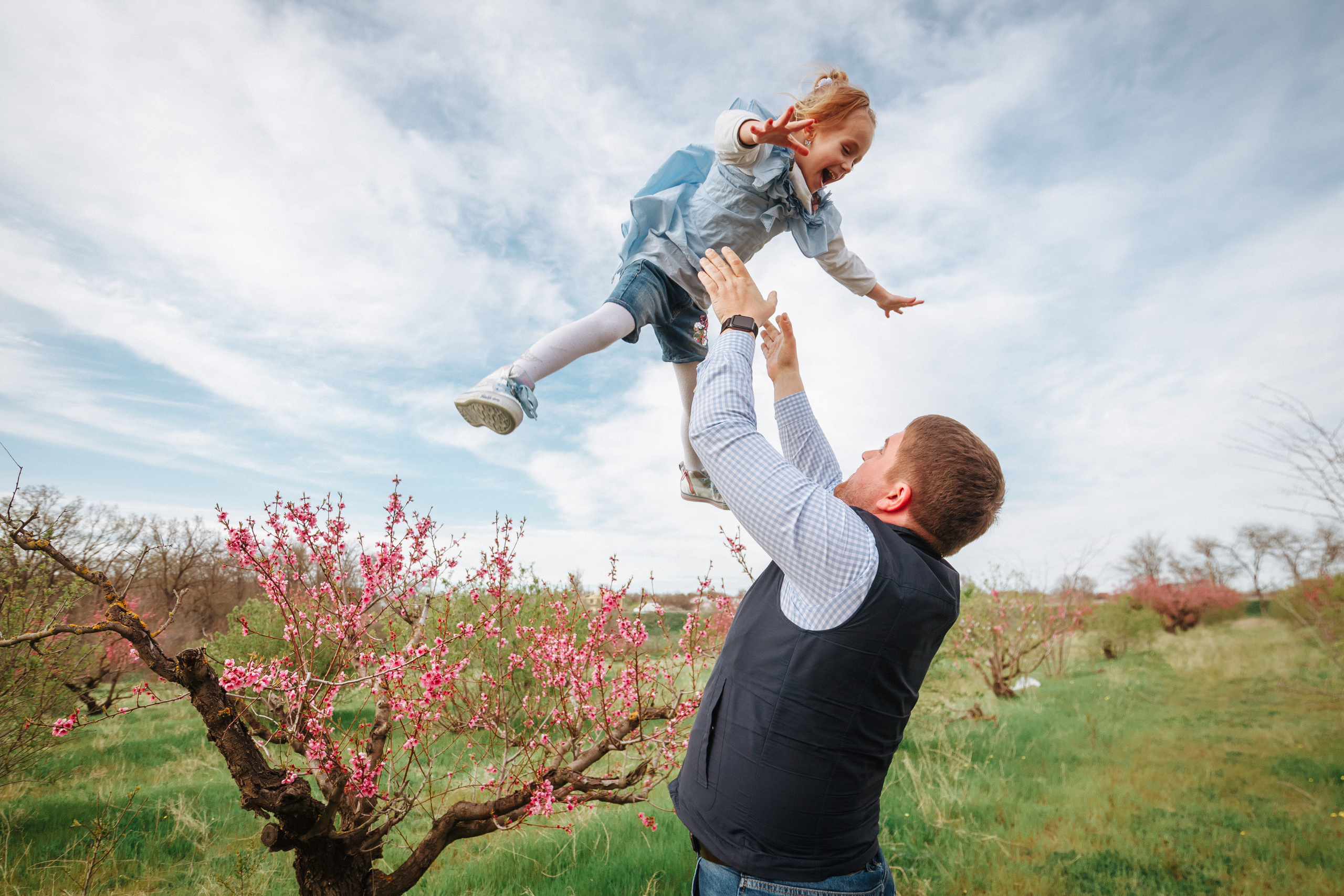 Пикник в персиковом саду. Χελιδόνι Семейный и церковный фотограф в Крыму и Симферополе Валерия Г