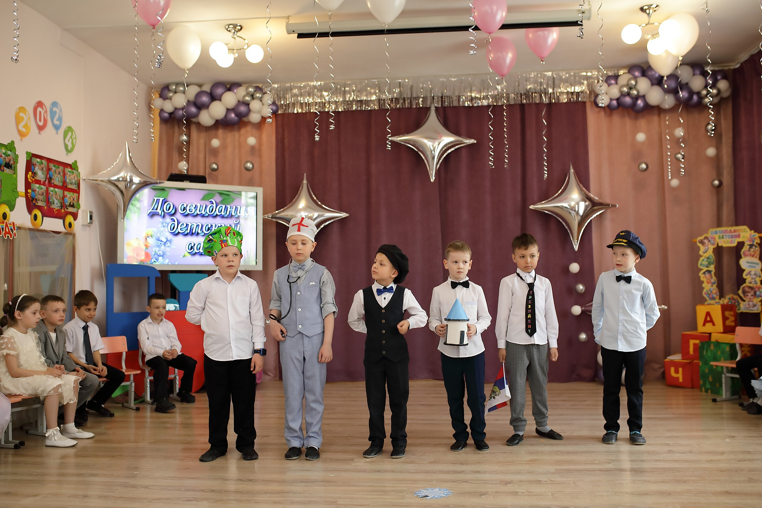выступление мальчиков в детском саду