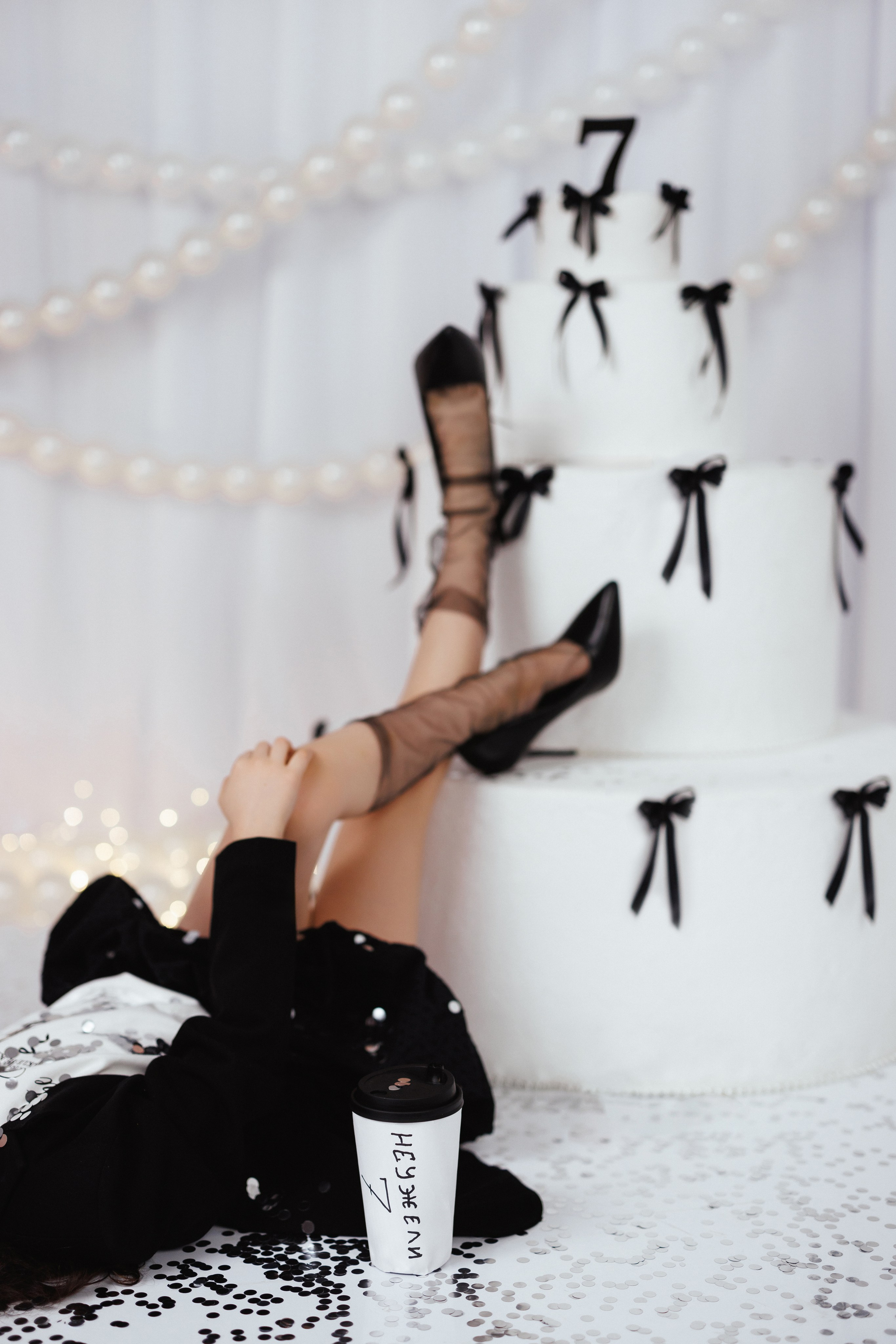 Фотосессия к дню рождения с большим тортом, в детской фотостудии «Антураж», город Краснодар. Семейный и детский фотограф в Краснодаре Анна Трашкова