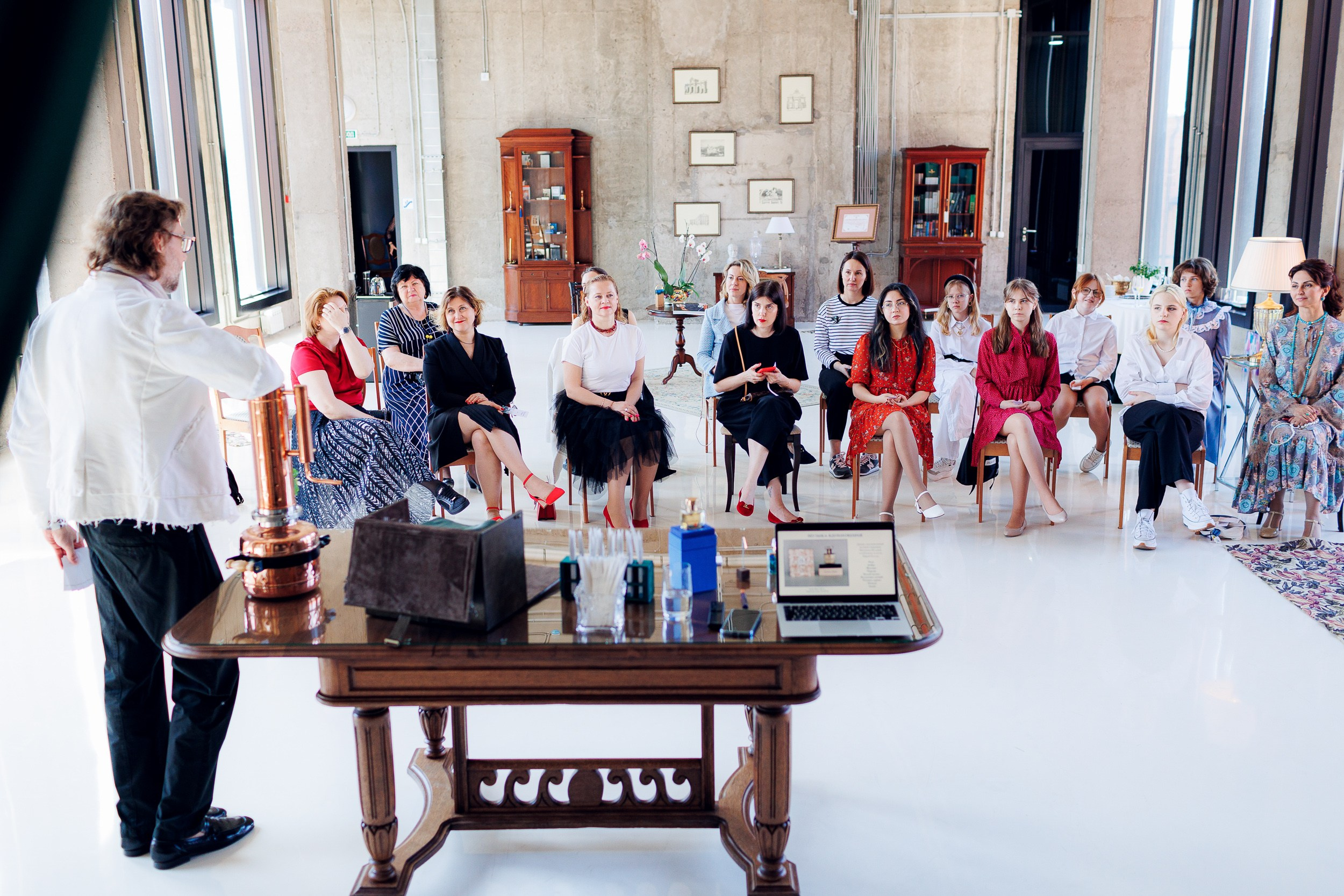 Мастер-класс в Академии парфюмерии Дениса Леонова. Алексей Соколов. Фотограф. Санкт-Петербург