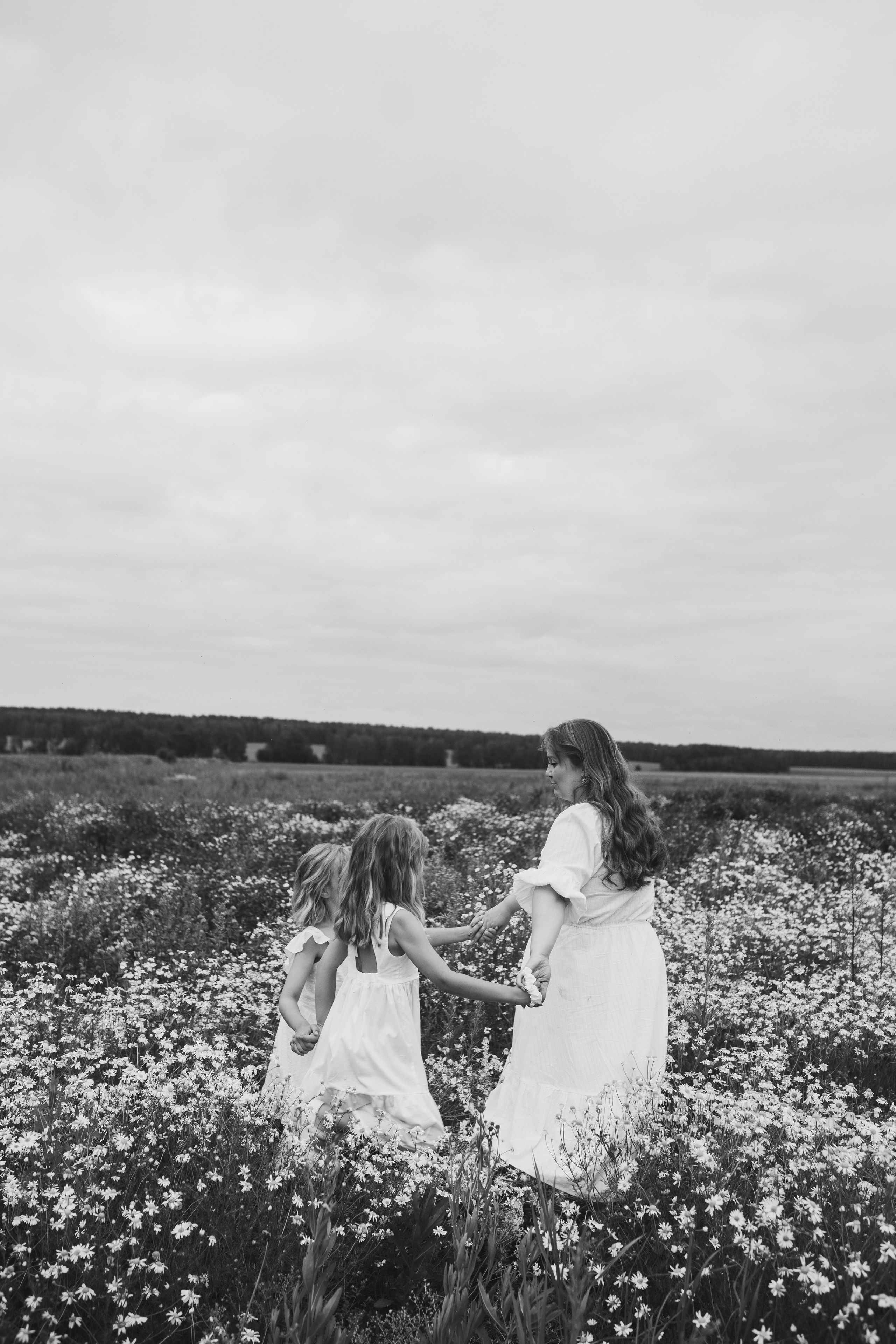 Маша и Миша и их веселая компания (пикник в поле). Семейный и свадебный фотограф в Екатеринбурге Орлова Ирина