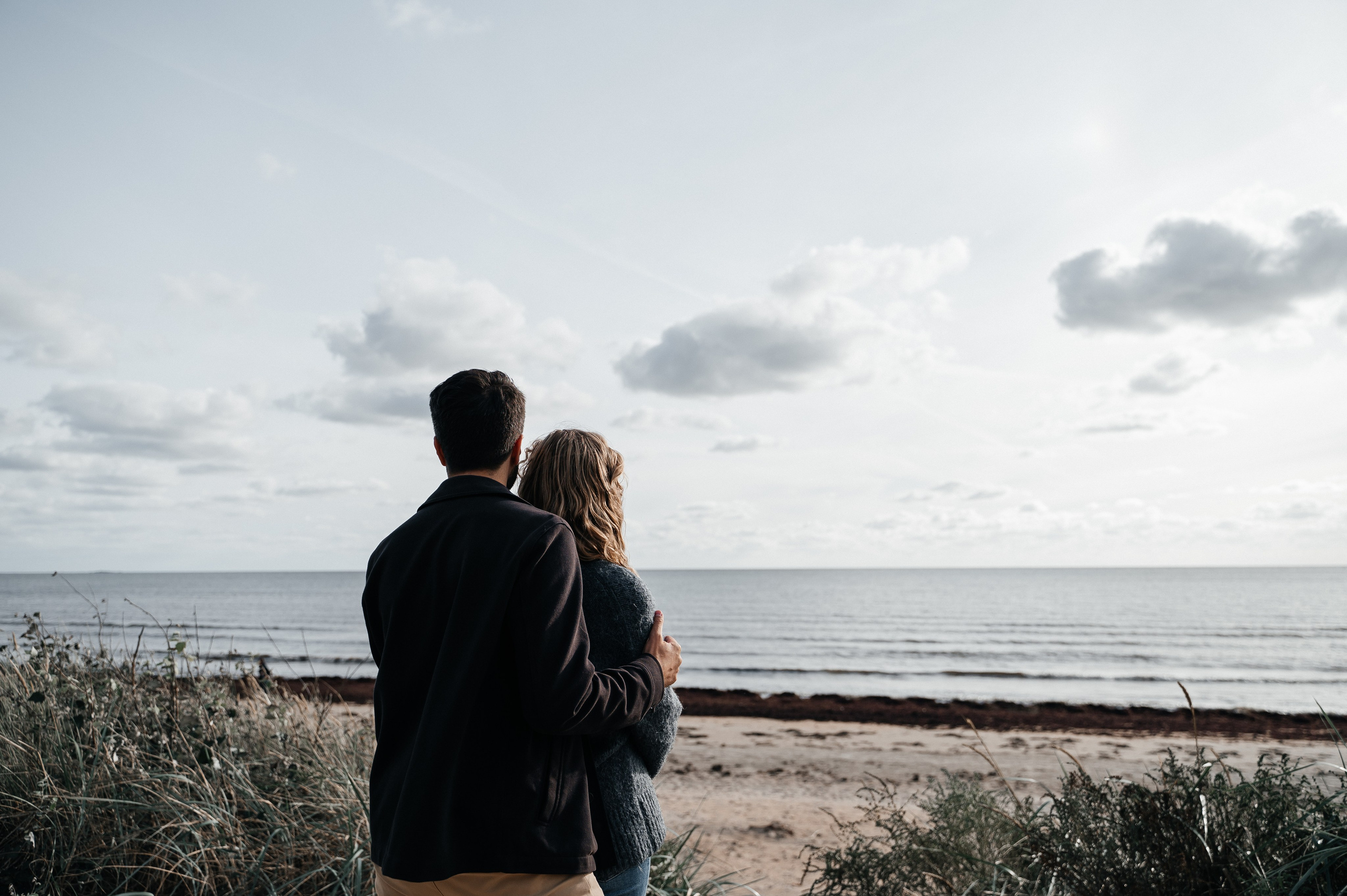 Parfotografering på Skrea strand | Fotograf i Falkenberg. Bröllops- och familjefotograf i Halmstad | Valentina