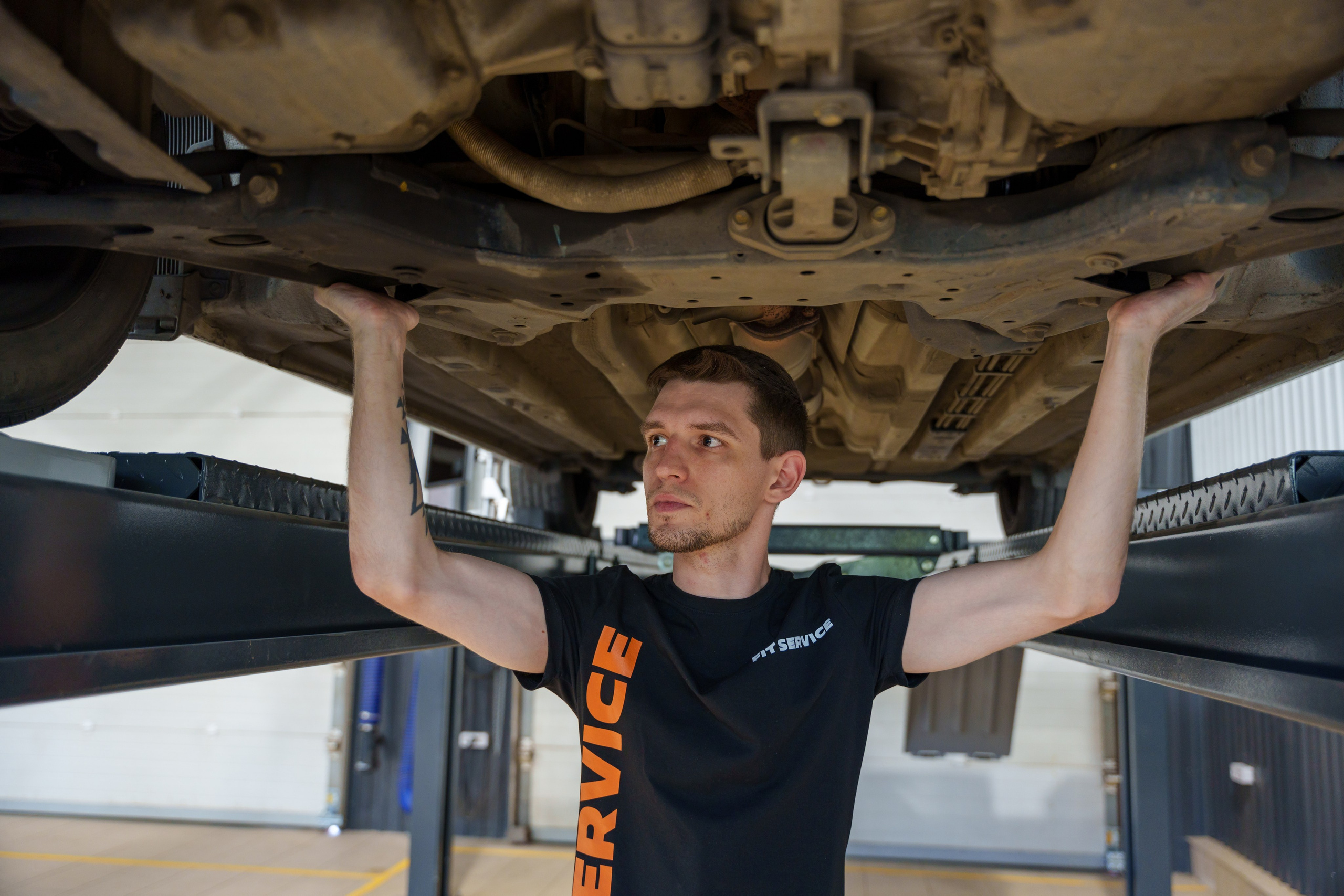 Интерьерная фотосъемка автосервиса Fit Service в Краснодаре — Профессиональная фотосъемка интерьера техцентра в Краснодаресеть СТО. Шедевры для Вас! Фотограф и Видеограф в Краснодаре Пахиев Руслан