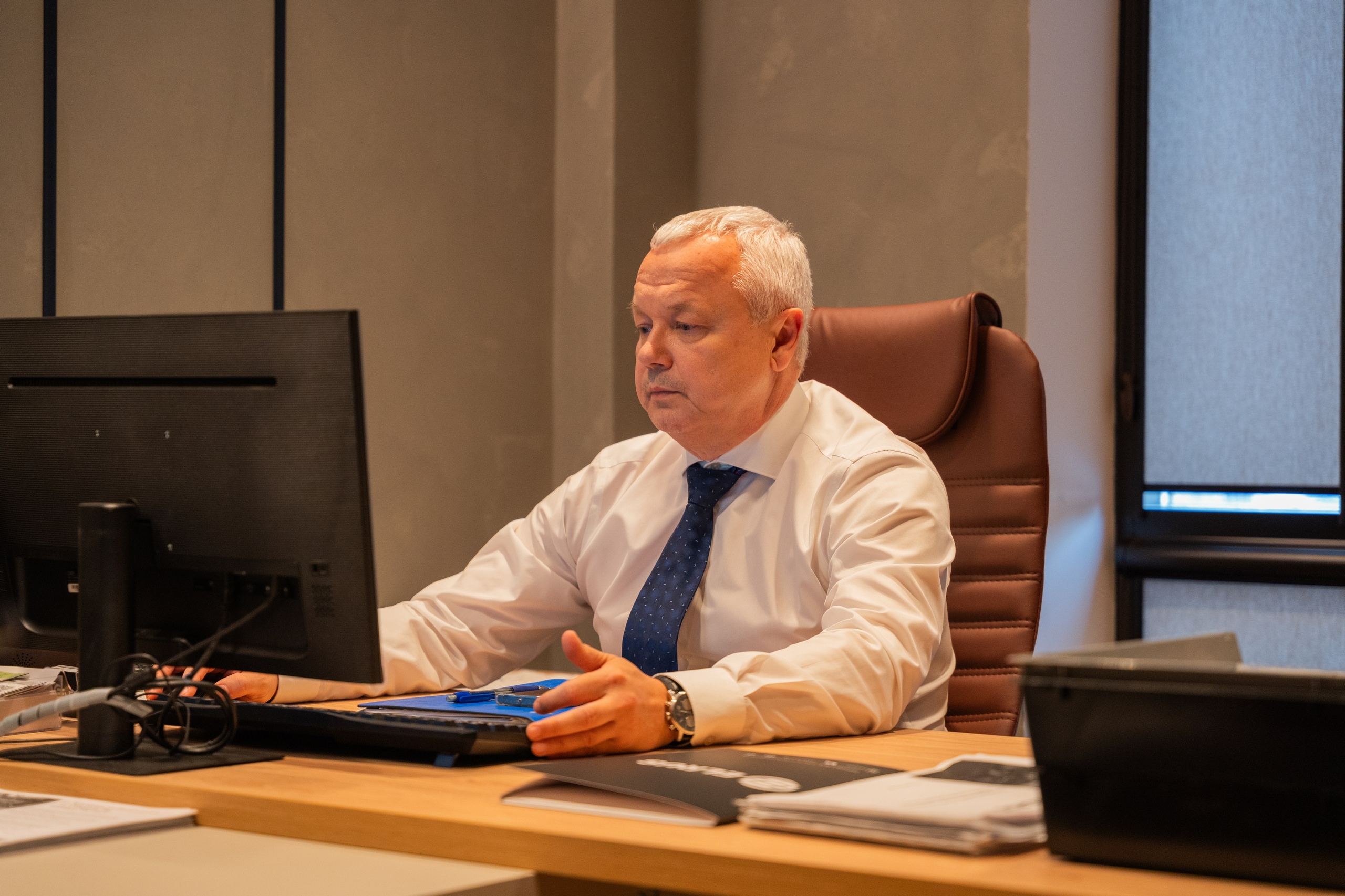 Интерьерная фотосъемка автосалона Elrus в Краснодаре. Zeekr, LiXiang Профессиональная фотосъемка интерьера премиум-автосалона в Краснодаре. Шедевры для Вас! Фотограф и Видеограф в Краснодаре Пахиев Руслан