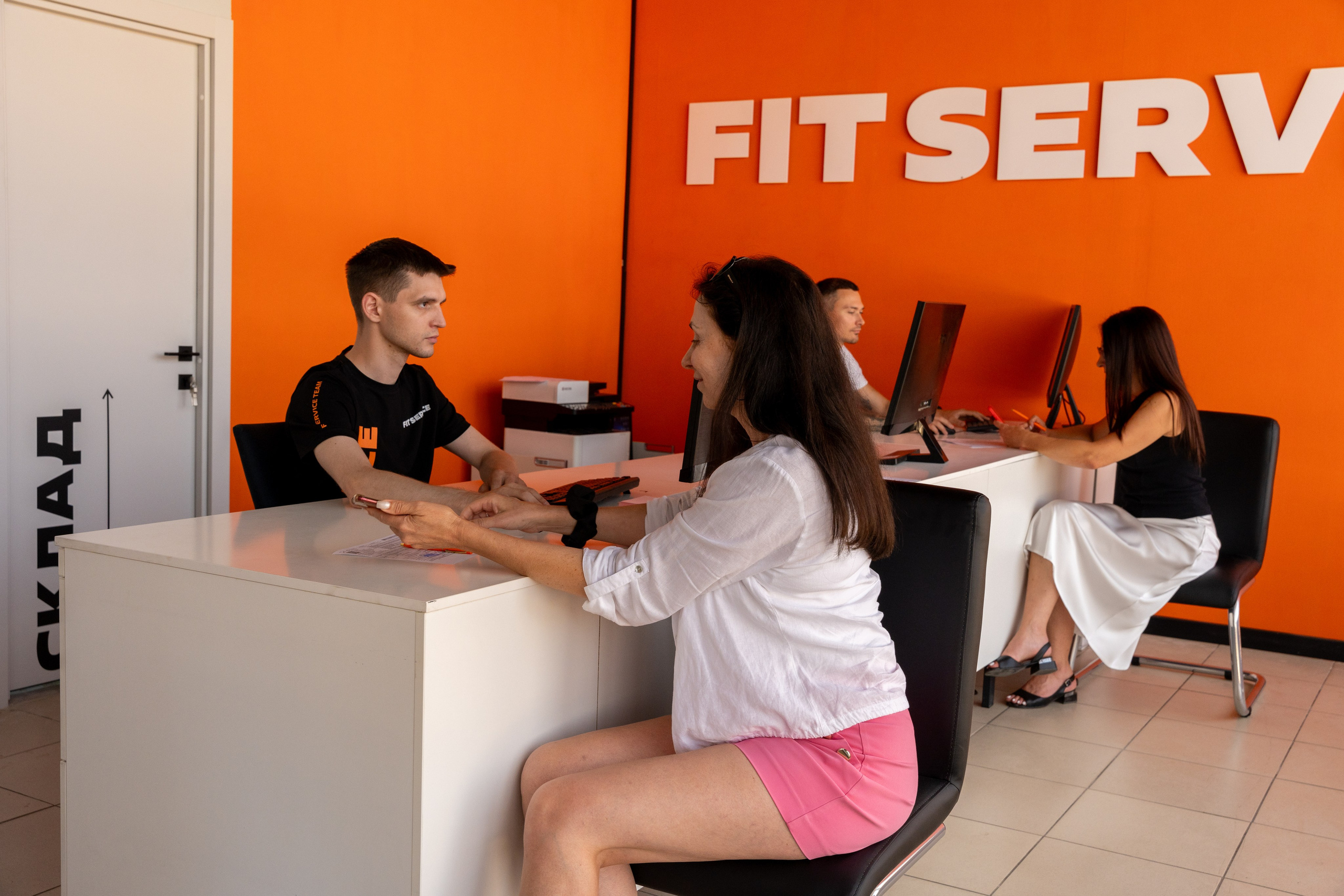 Интерьерная фотосъемка автосервиса Fit Service в Краснодаре — сеть СТО Профессиональная фотосъемка интерьера техцентра в Краснодаре. Шедевры для Вас! Фотограф и Видеограф в Краснодаре Пахиев Руслан