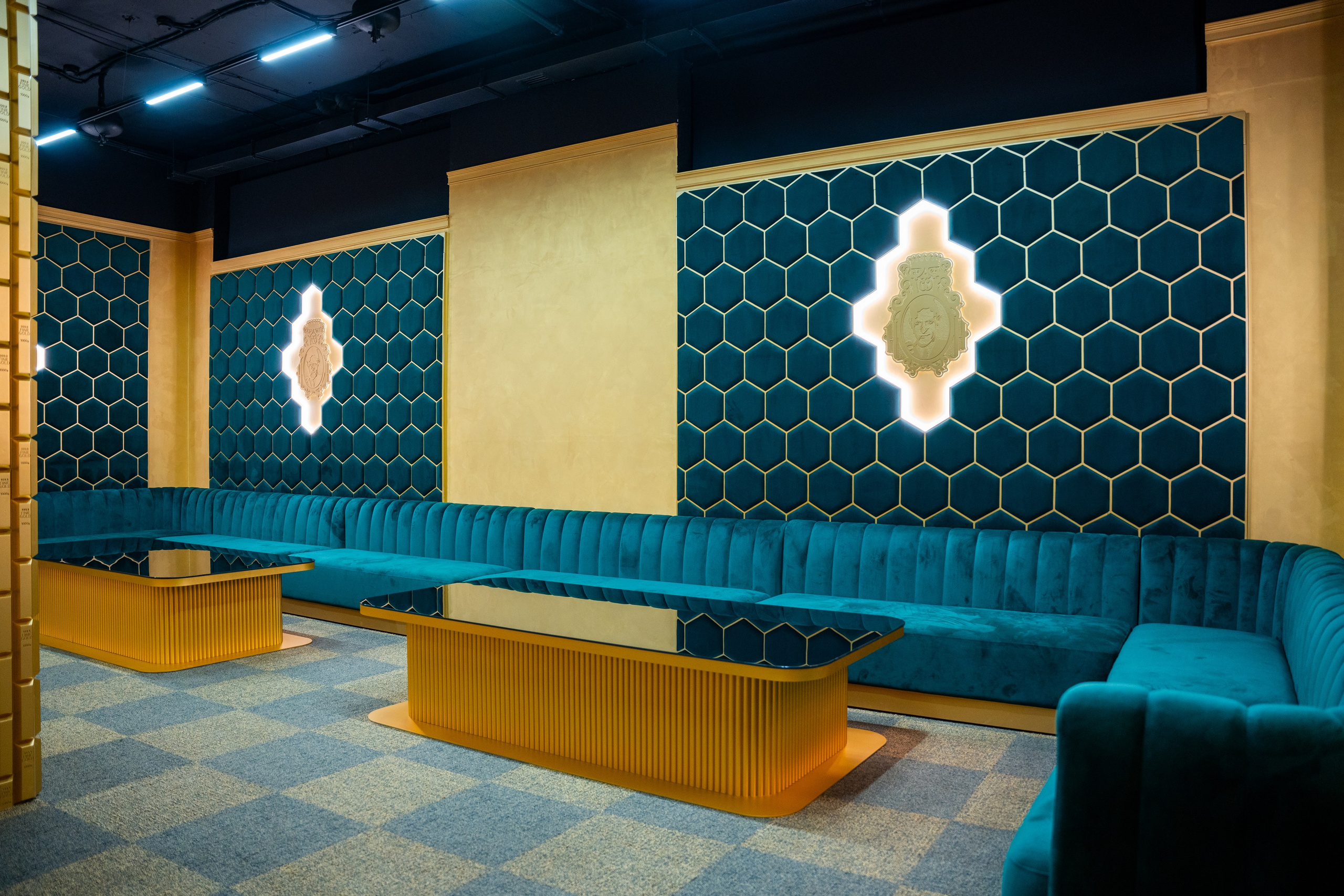 Фотосъемка интерьера стриптиз-клуба Hefner — элитный клуб Краснодара. Интерьерная фотосъемка клуба Hefner в Краснодаре — профессионально. Шедевры для Вас! Фотограф и Видеограф в Краснодаре Пахиев Руслан