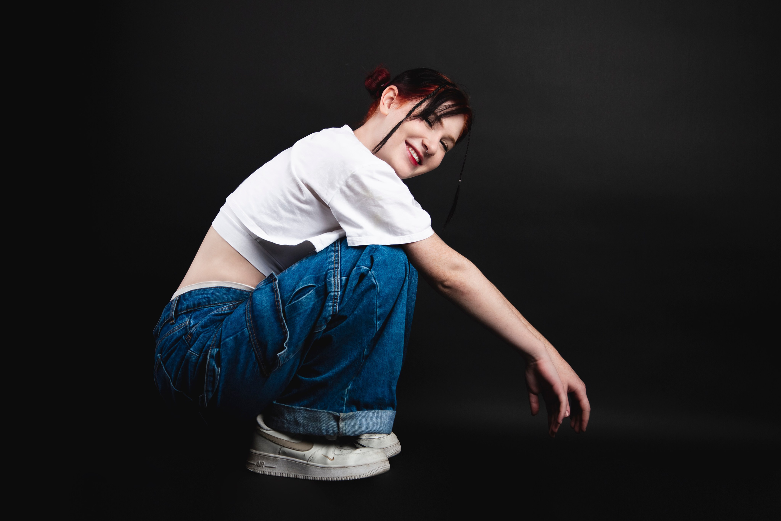 Фотосессия на черном фоне.