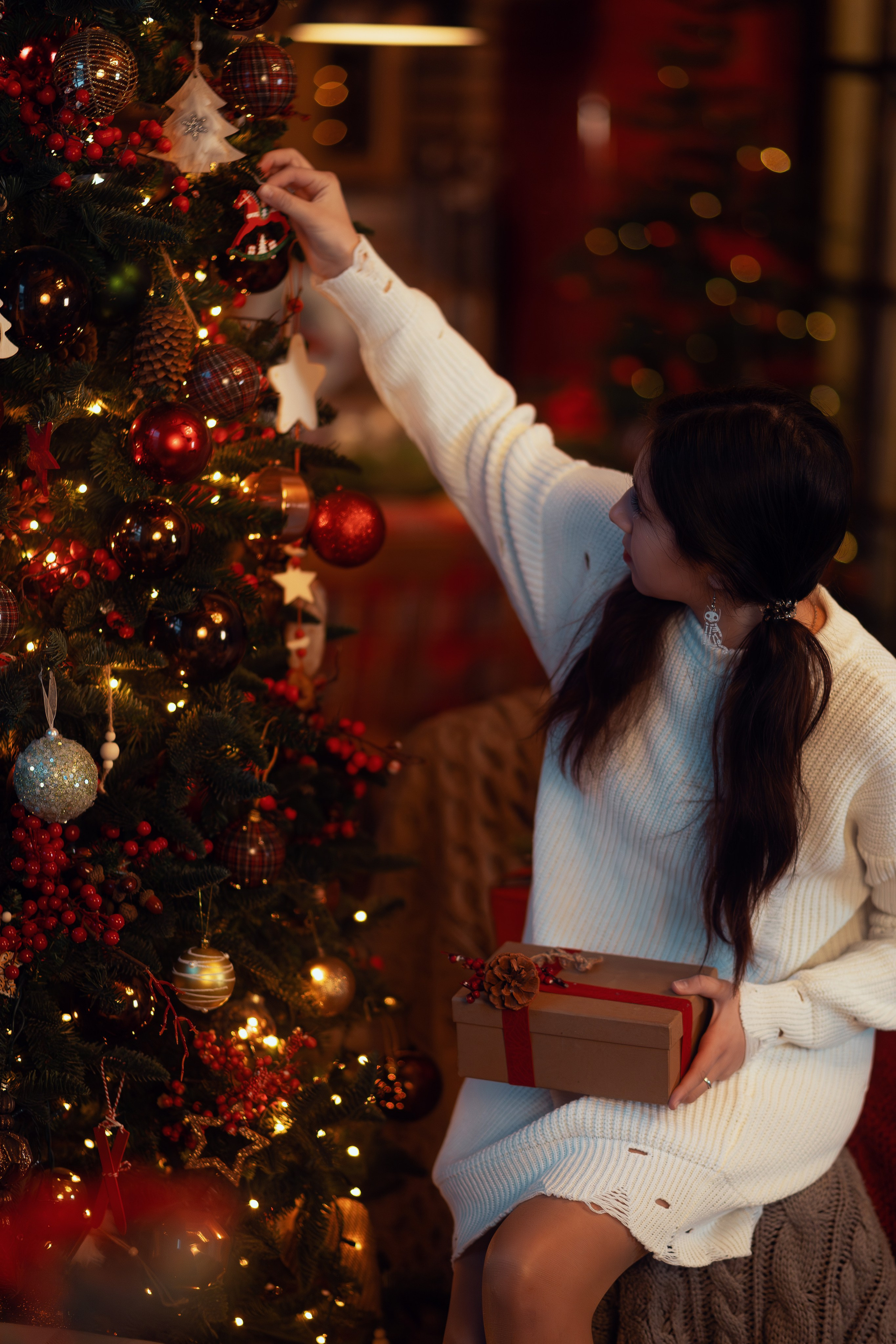 Новогодняя фотосессия 2023 в студии Мимика, зал Шале. Семейный фотограф в Москве 📸