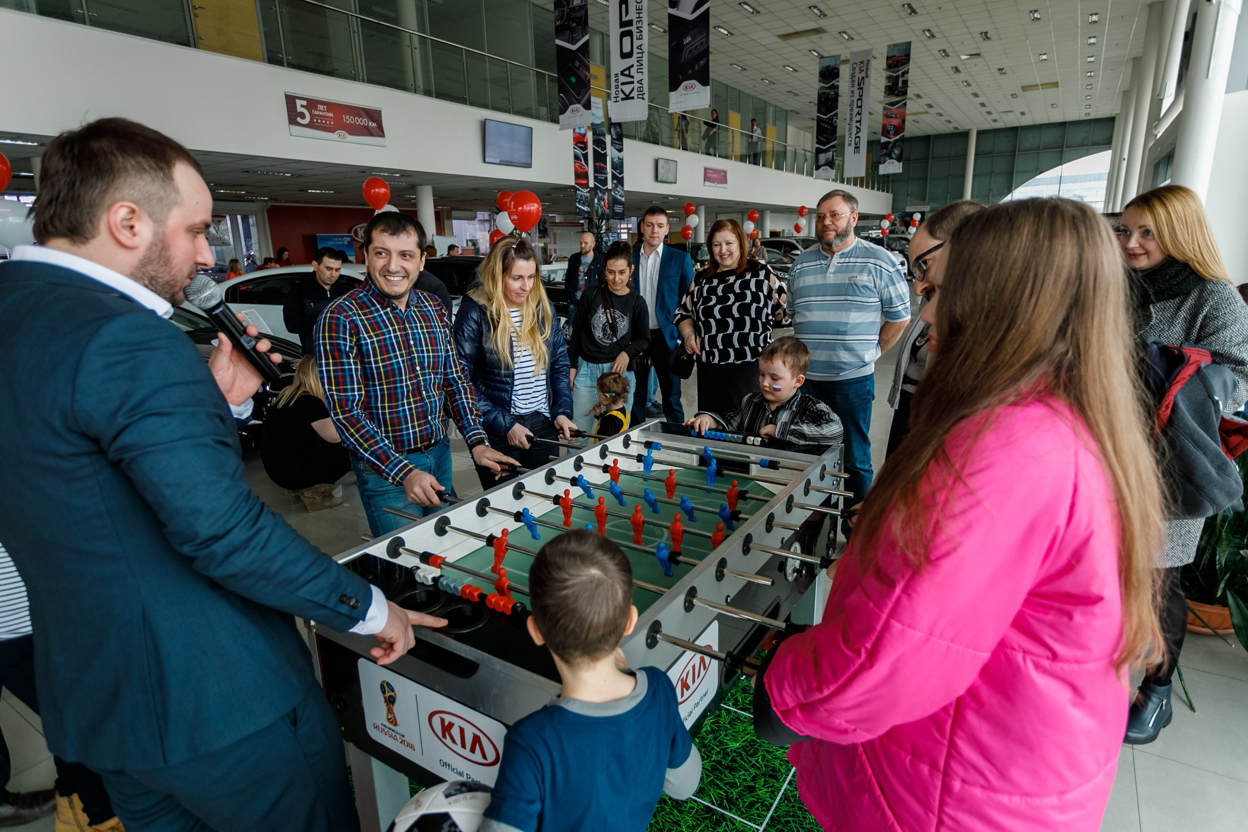 Розыгрыш билетов на ЧМ по футболу FIFA @ Киа Центр. Репортажный фотограф Максим Полянский. Москва, Санкт-Петербург, Красноярск