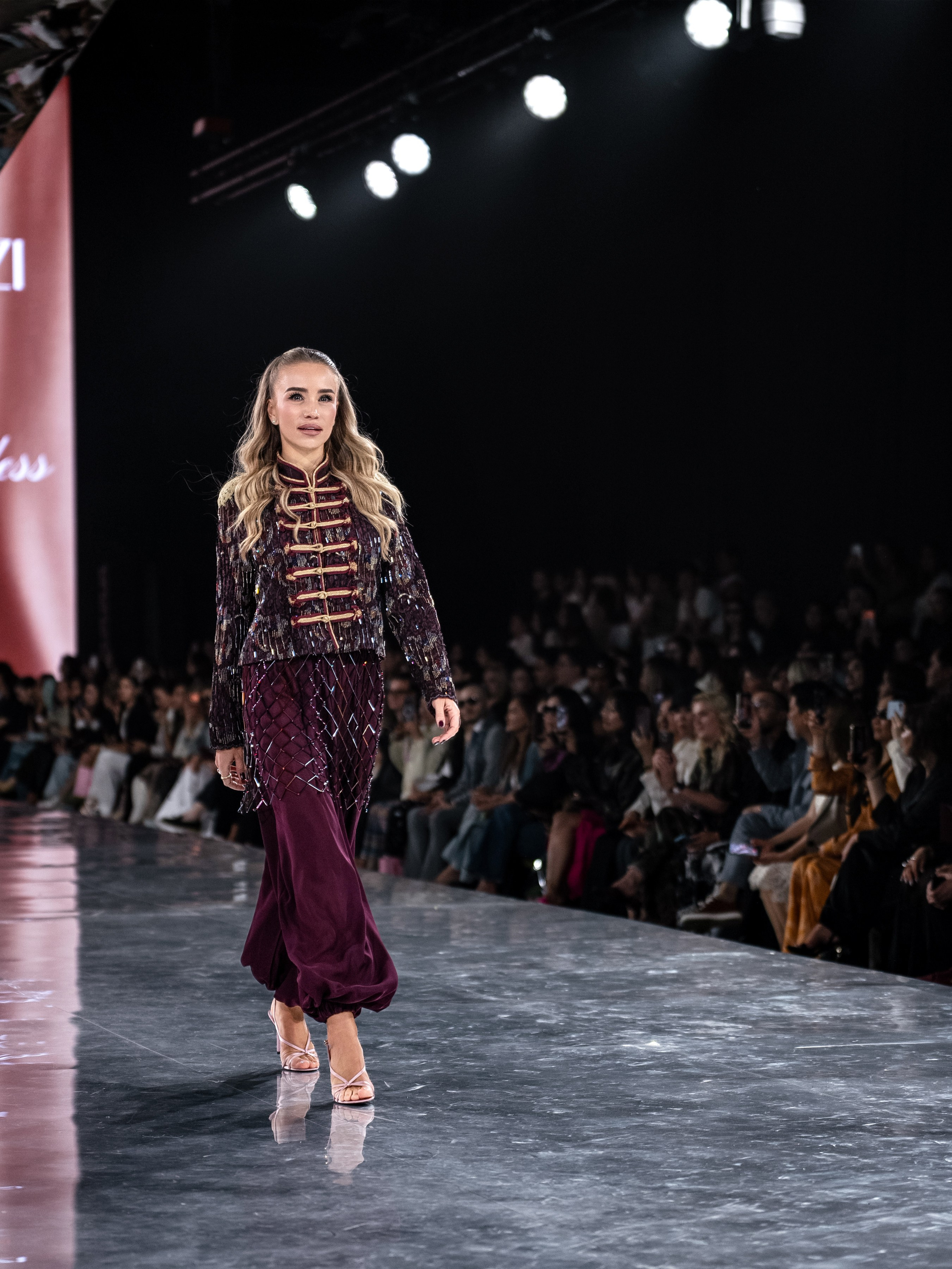 Kazakhstan Fashion Week Zardozi. Сайт Алматинского НЮ АРТ, будуар и фэшн фотографа Дениса Карпенко