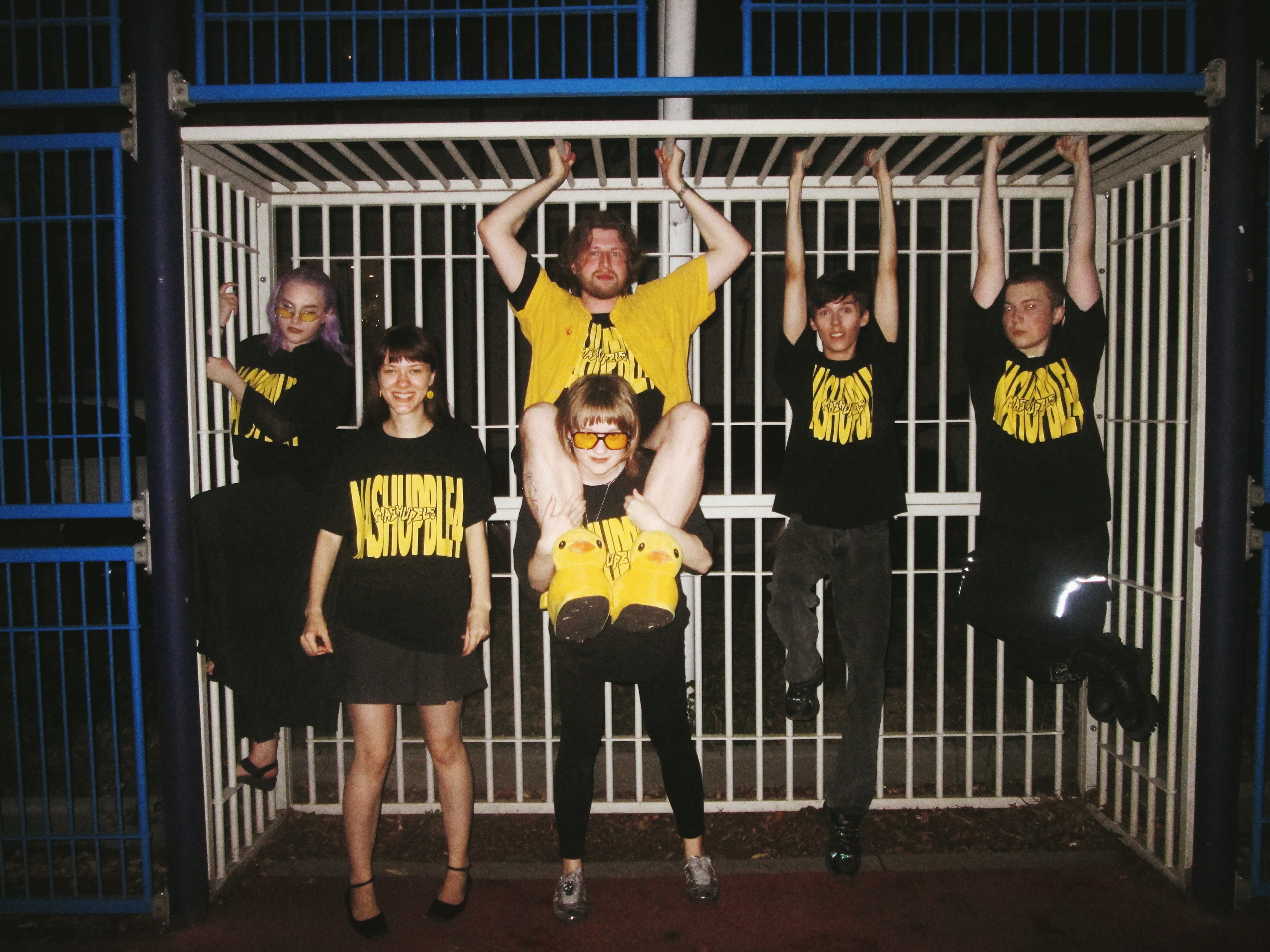 Съемка мерча MASHUPBLE. Концертный и портретный фотограф в Москве Соня Спросонья