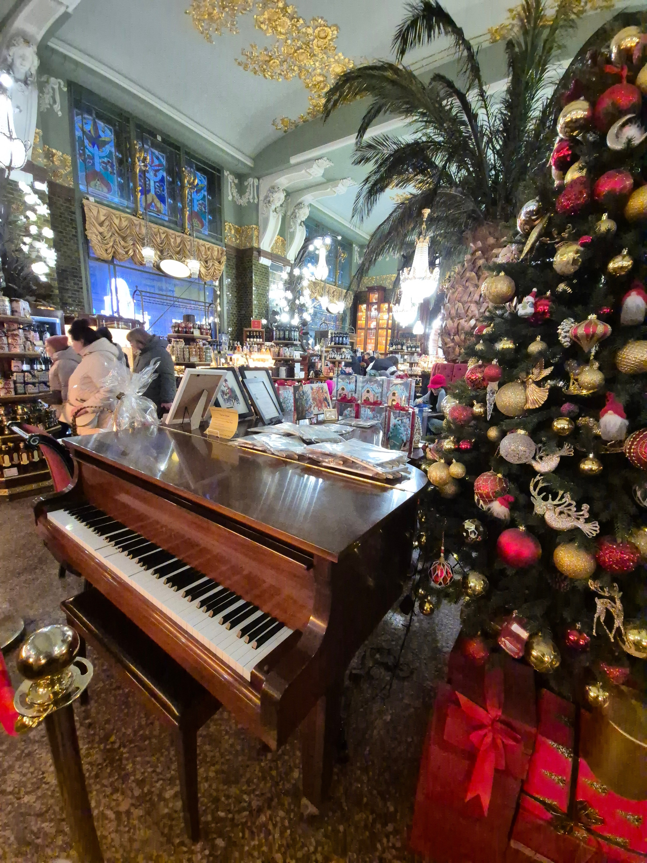 Механическое пианино в Елисеевском гастрономе