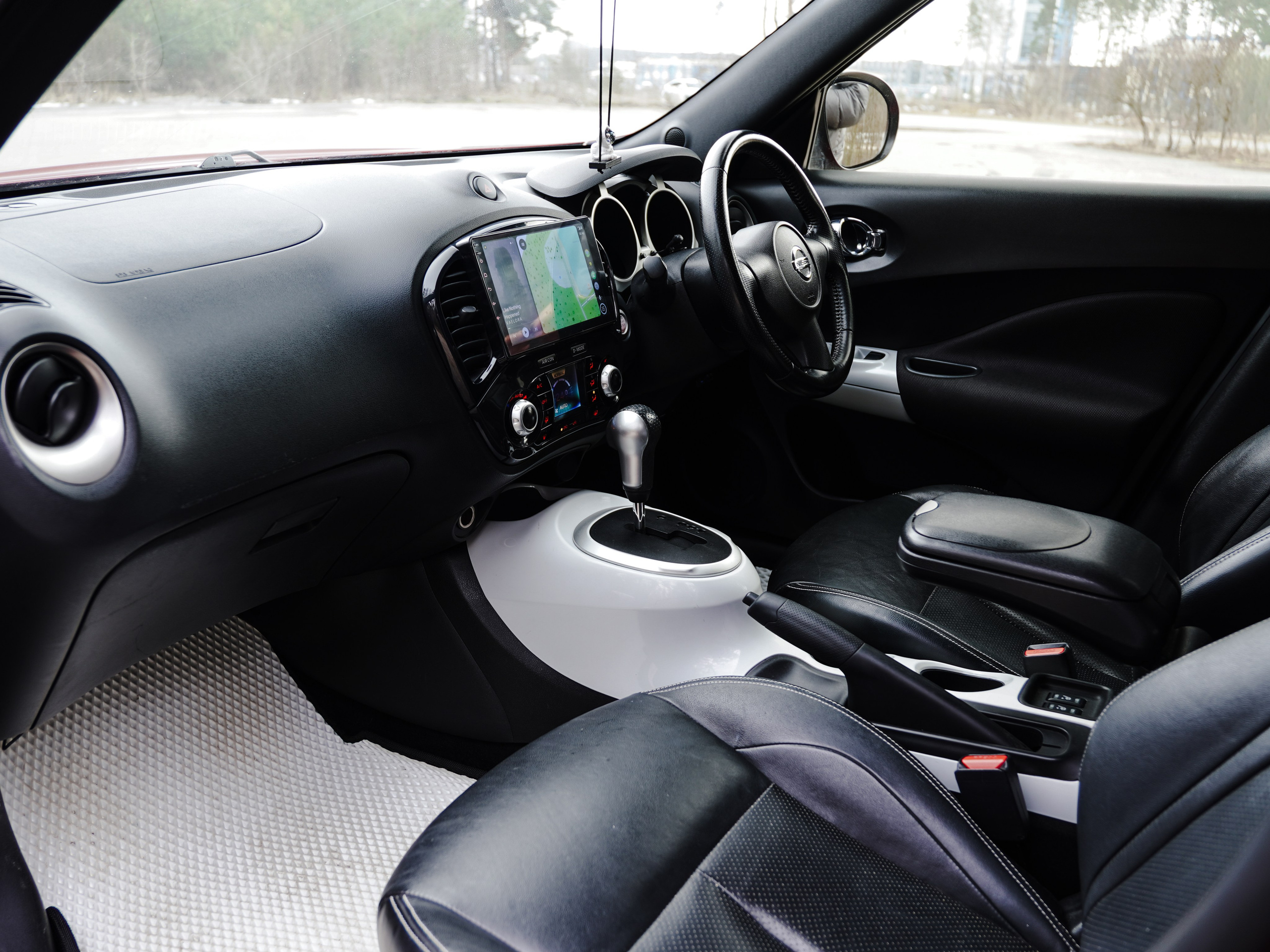 NISSAN JUKE JAPAN. Opasnophoto