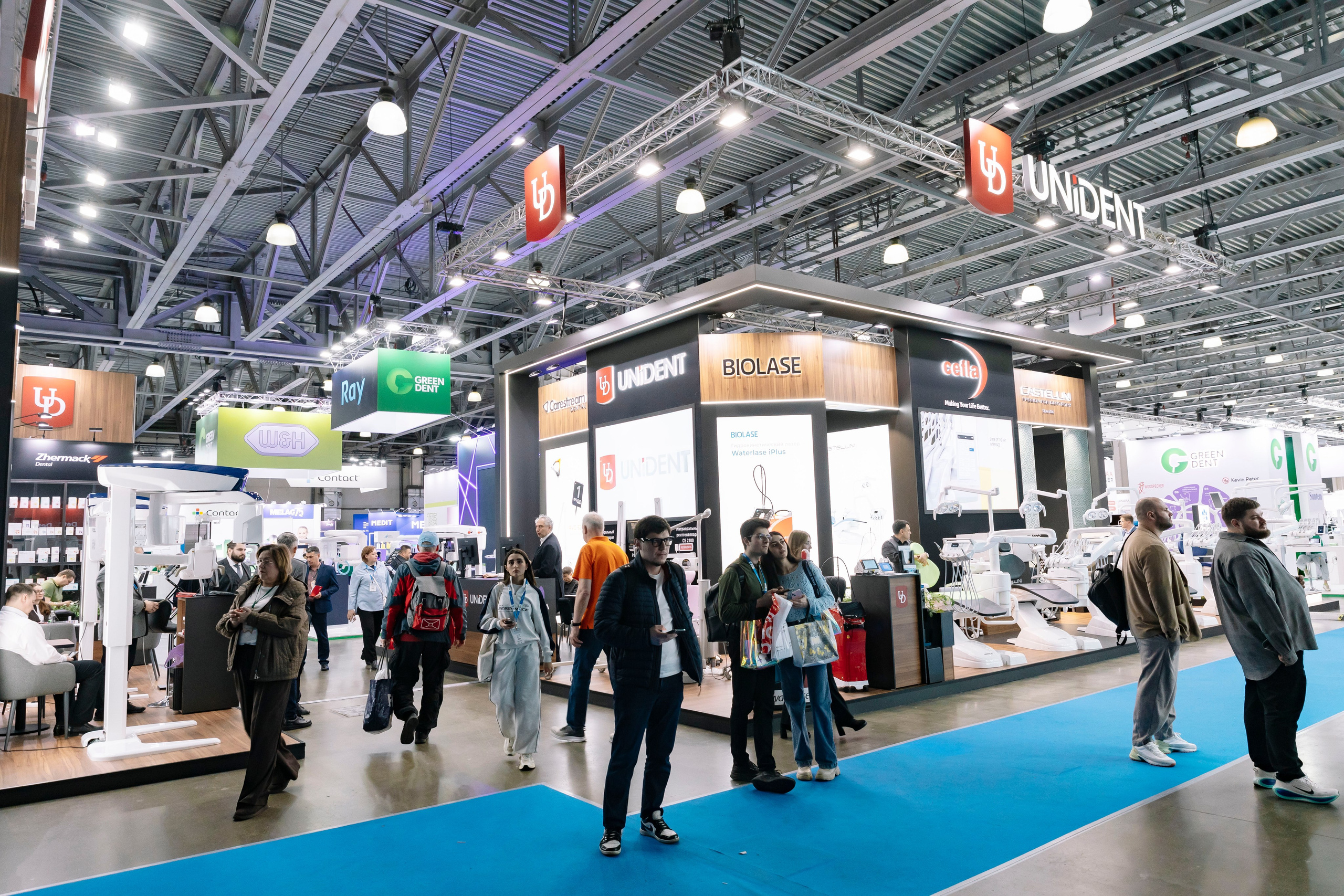 Стоматологическая выставка Dental Salon 2026. Профессиональный фотограф в Москве | Заказать фотосессию и съемку