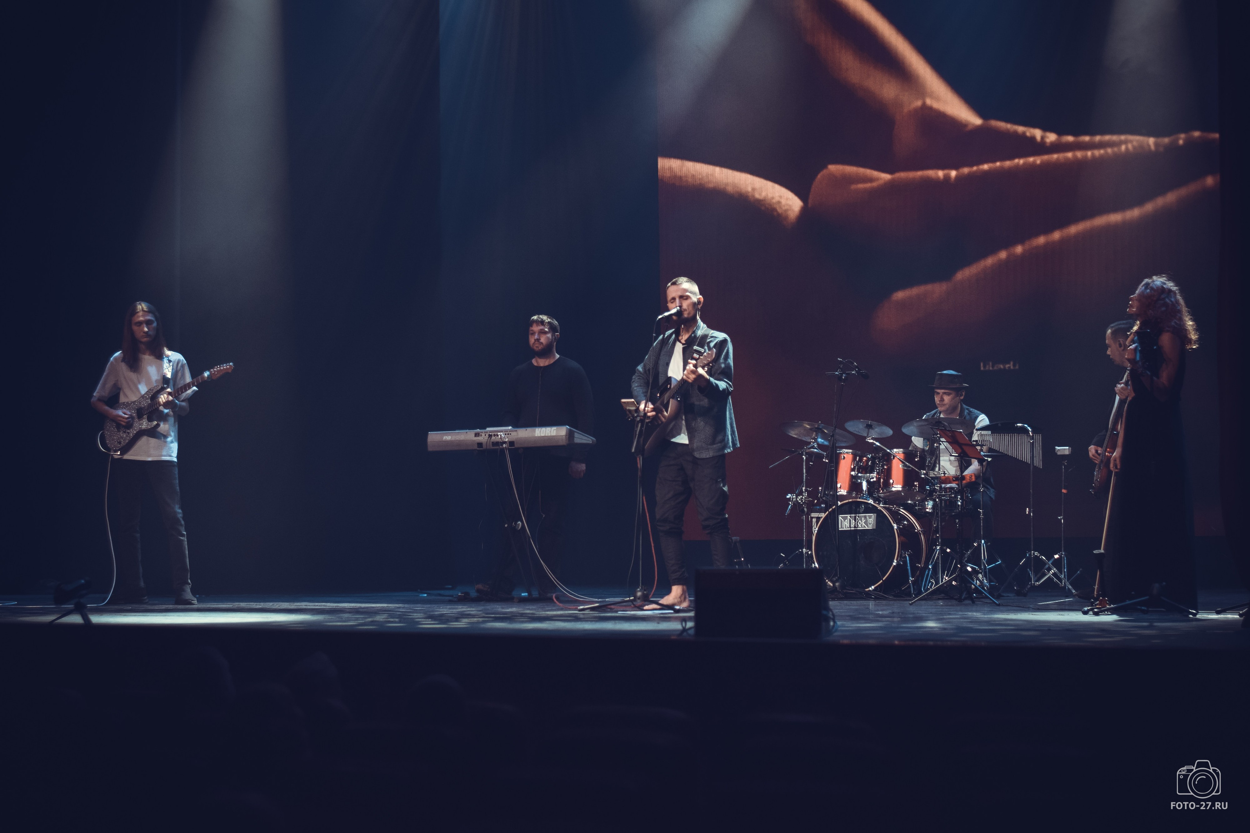 Антон Курдюмов фотограф в Хабаровске Рина Курдюмова фото27 foto27 Антон Дорофеев репортажный репортаж документалист Тони и Рина фотосоздатели ПаПаРоК Философия и любовь сольный концерт ОДОРА Хабаровск