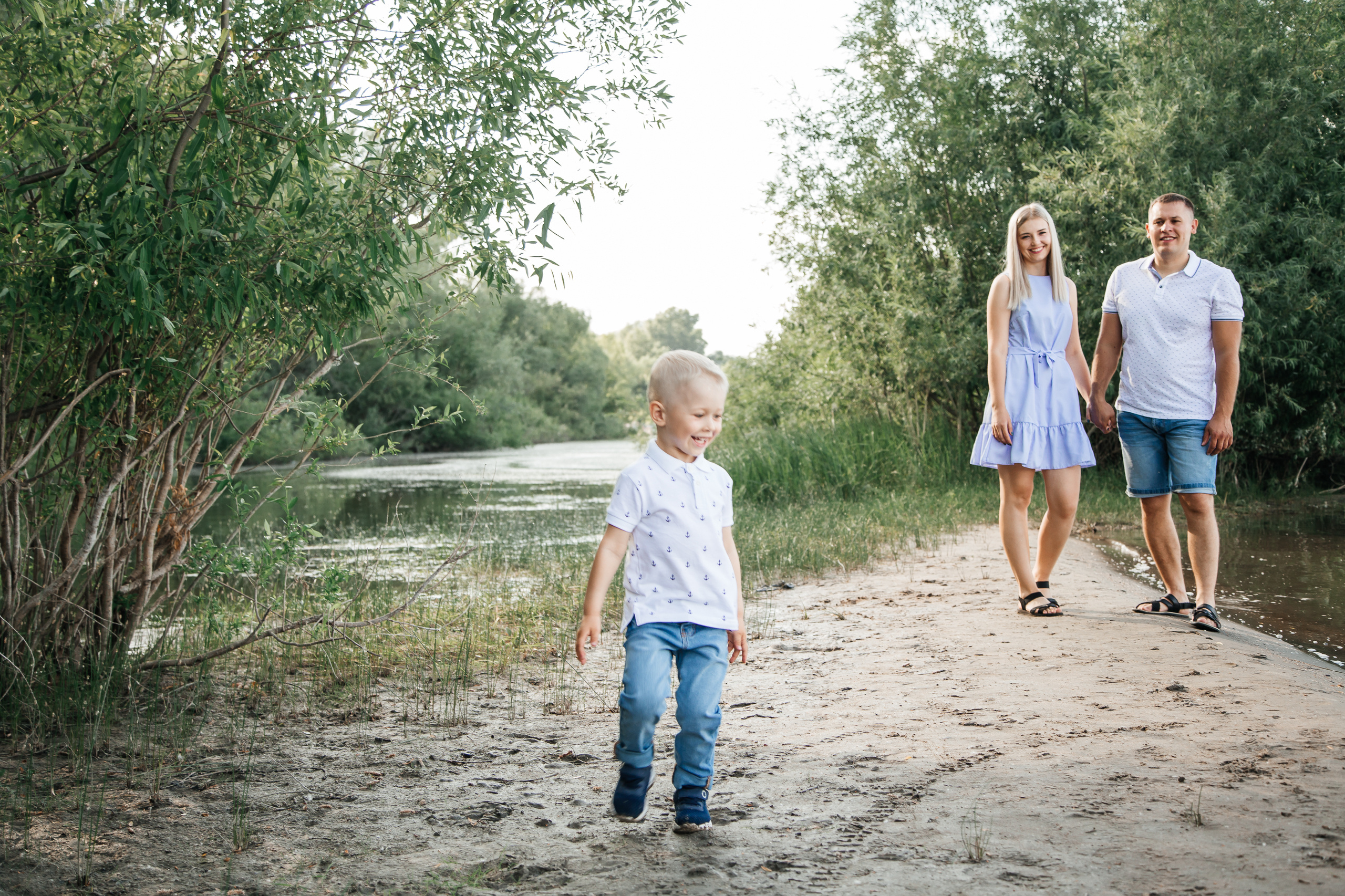 Семейная прогулка для Алины, Антона и Максимки. Свадебный и семейный фотограф в Новосибирске Ирина Дорошкова
