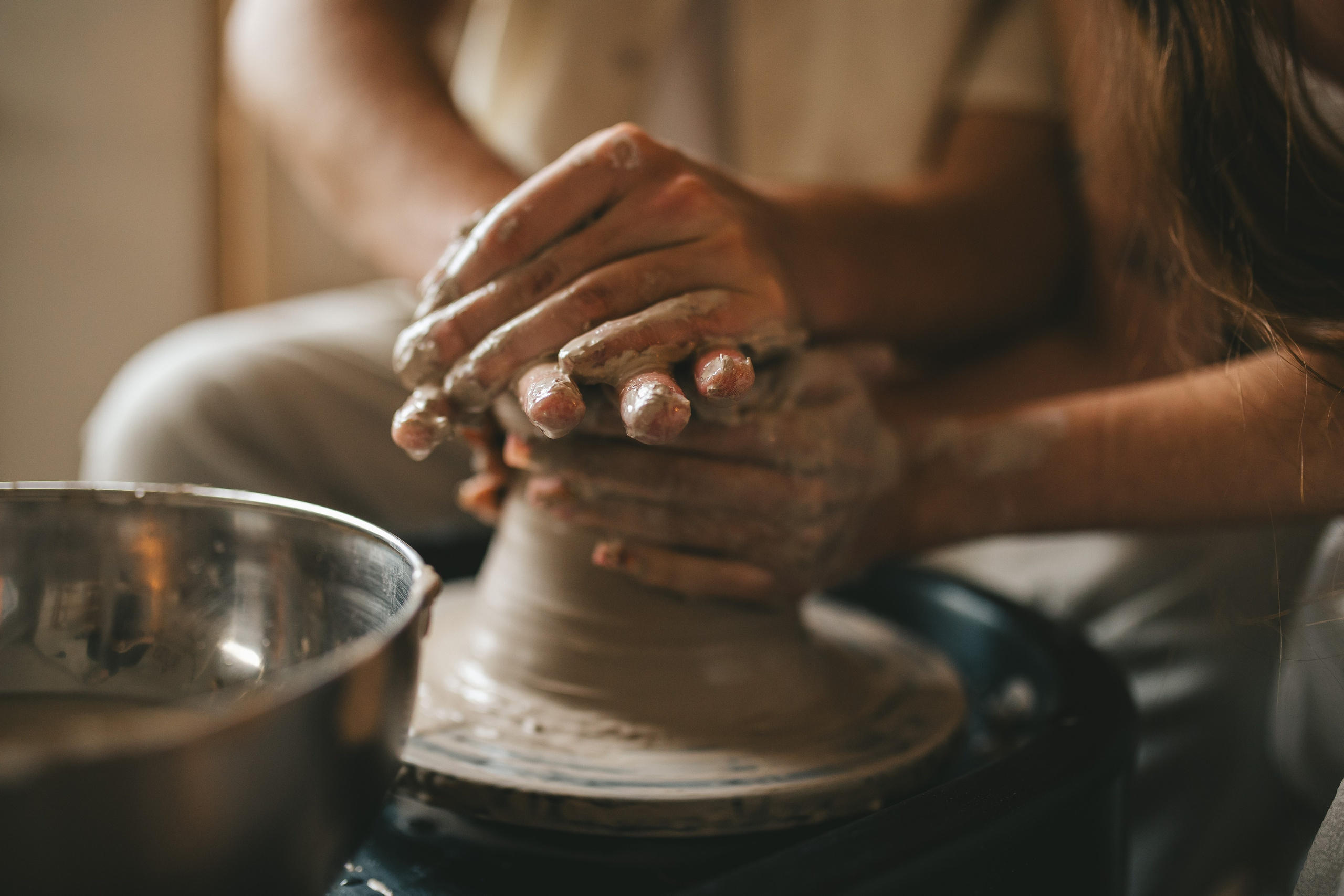 Дима и Даша в гончарной мастерской. Семейный lifestyle фотограф в Санкт-Петербурге Людмила Пахомова