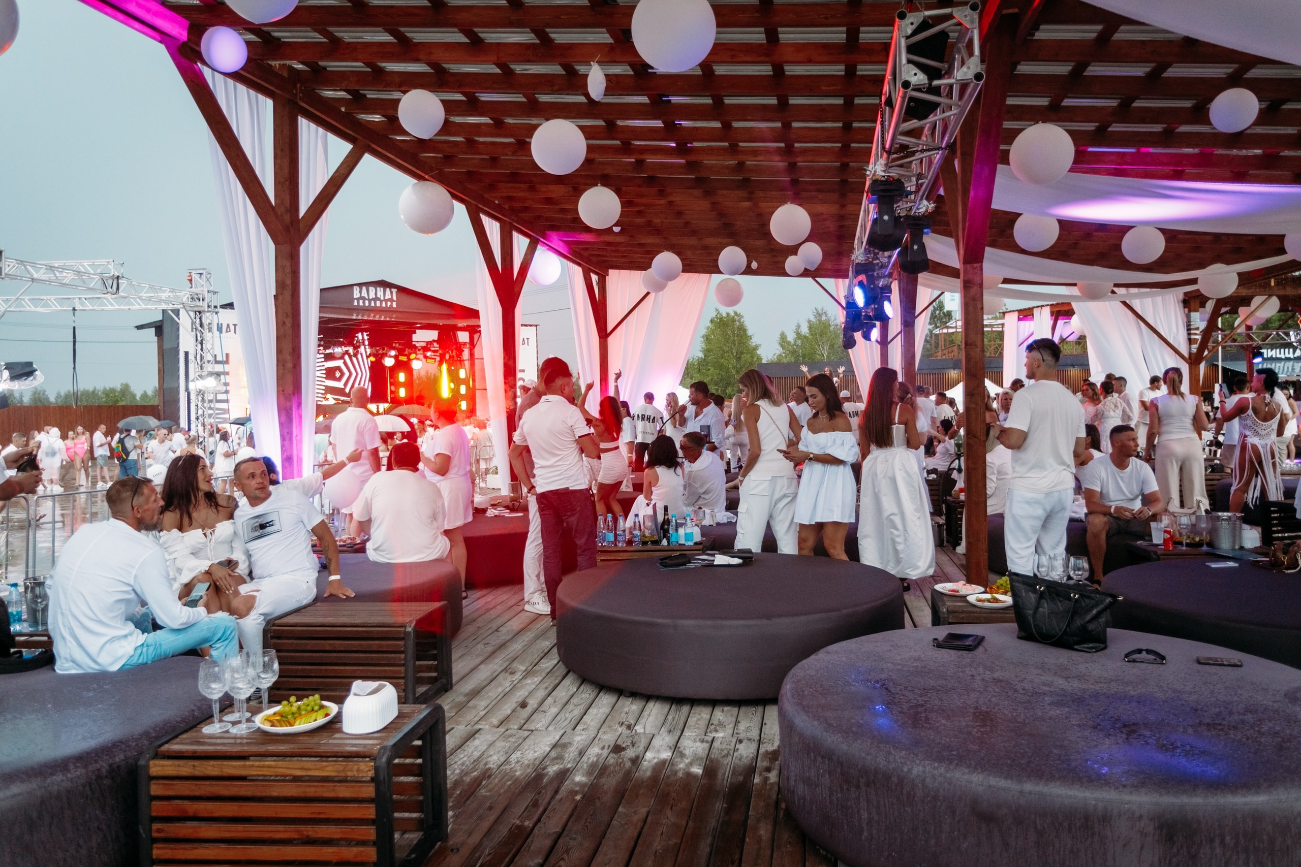 White Party @ Бархат парк. Репортажный фотограф Максим Полянский. Москва, Санкт-Петербург, Красноярск