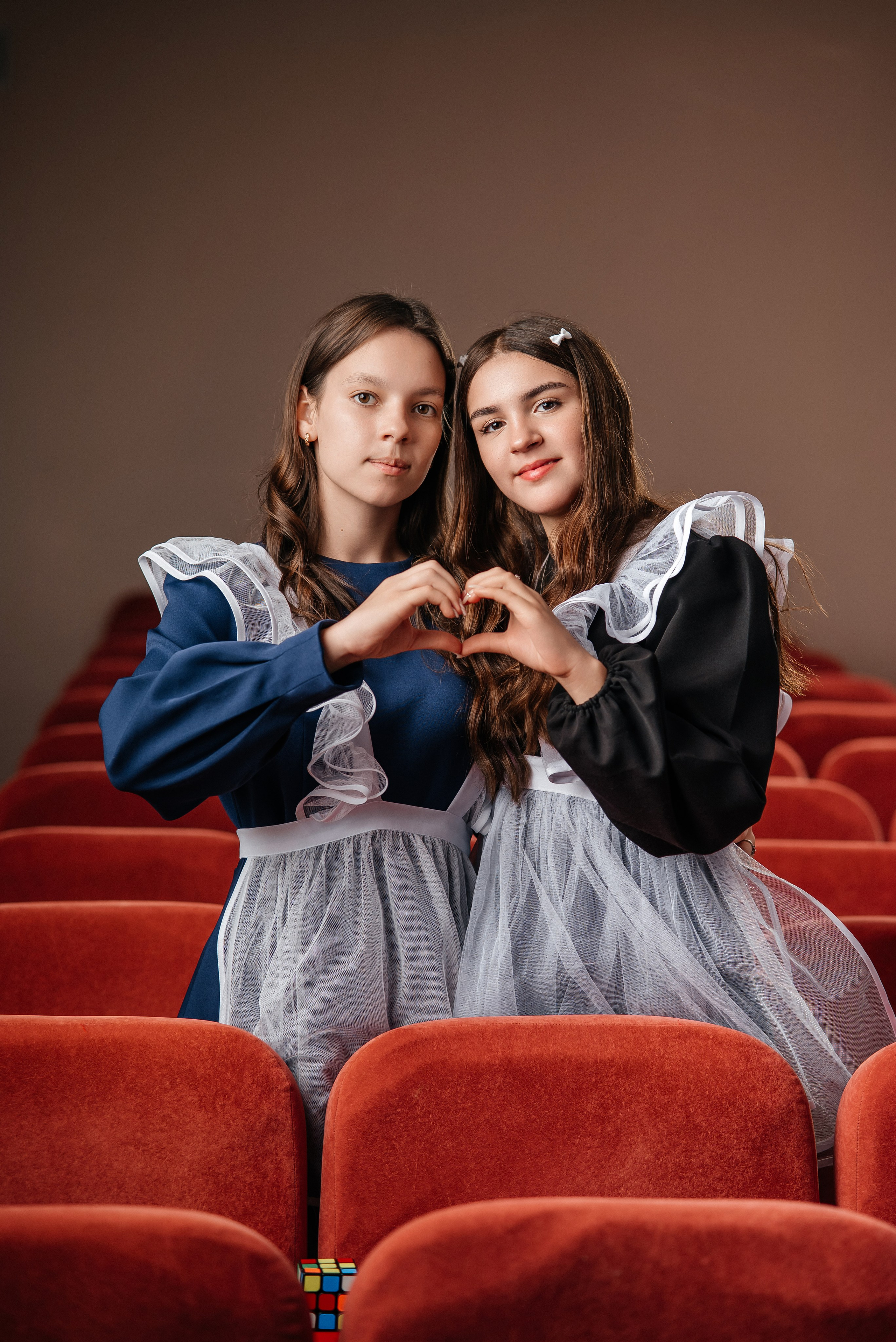 Классическая классика. Школьный фотограф в Валуйках. Фотосессии для выпускников и изготовление выпускных альбомов в городе Валуйки и в Белгородской области