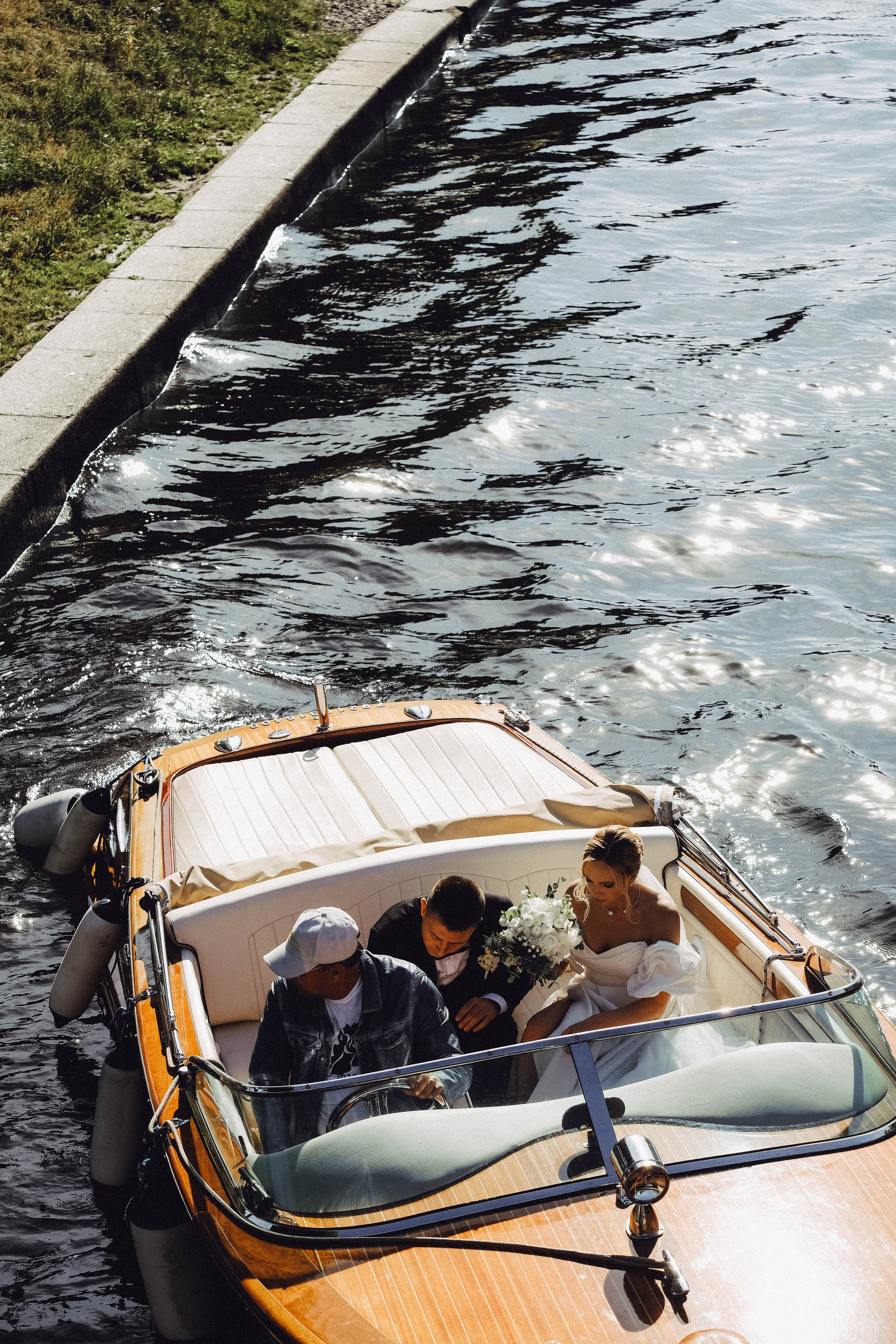 СВАДЕБГНАЯ ПРОГУЛКА ПО КАНАЛ САНКТ-ПЕТЕРБУРГА НА КАТЕРЕ. Профессиональный фотограф, Санкт-Петербург — Виктория Богомолова