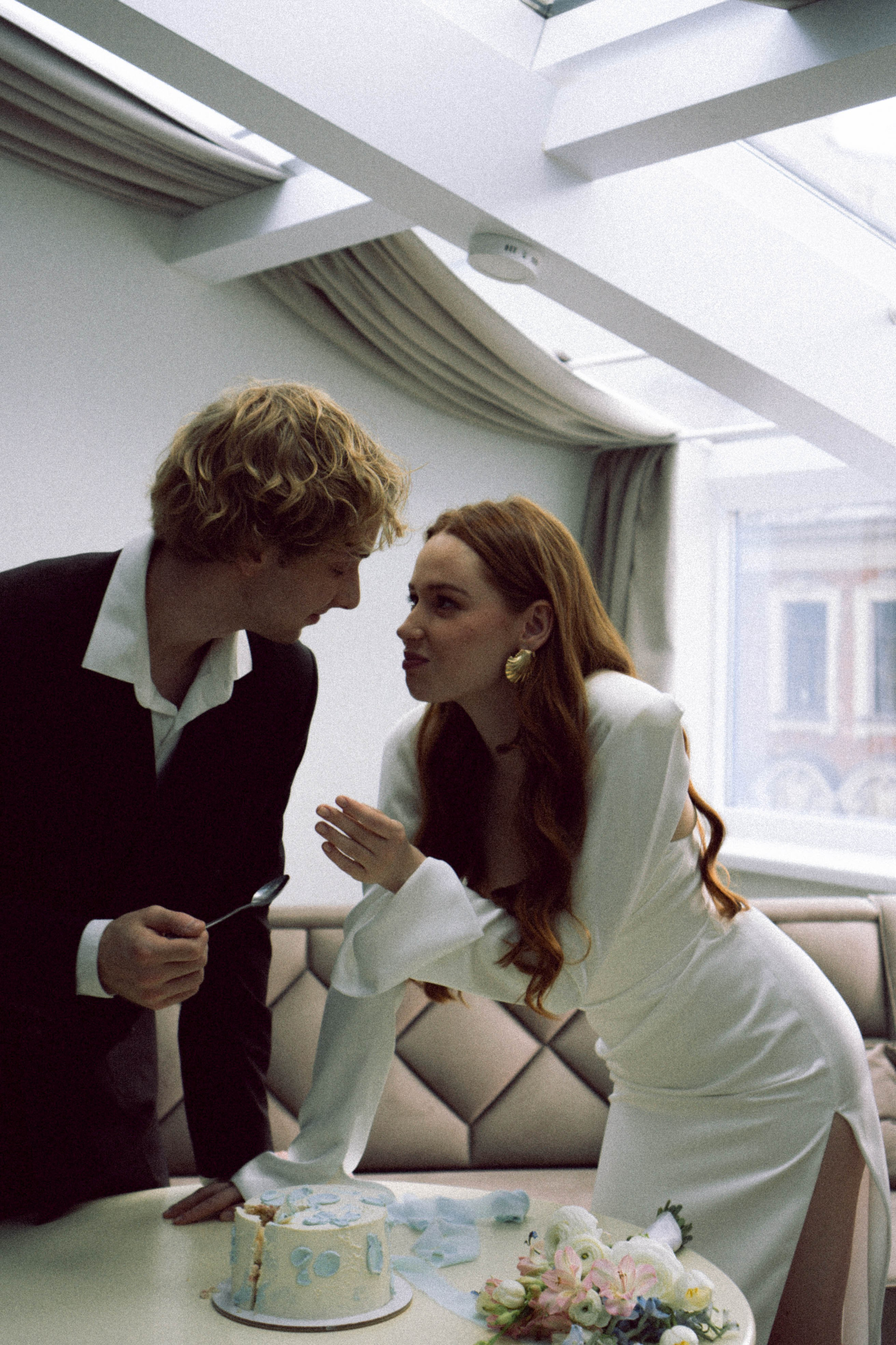 СВАДЕБНАЯ СЬЕМКА В ОТЕЛЕ. СБОРЫ ЖЕНИХА И НЕВЕСТЫ И ТАКЖЕ ТОР И ПОДГОТОВКА К ПРОГУЛКЕ. Профессиональный фотограф, Санкт-Петербург — Виктория Богомолова