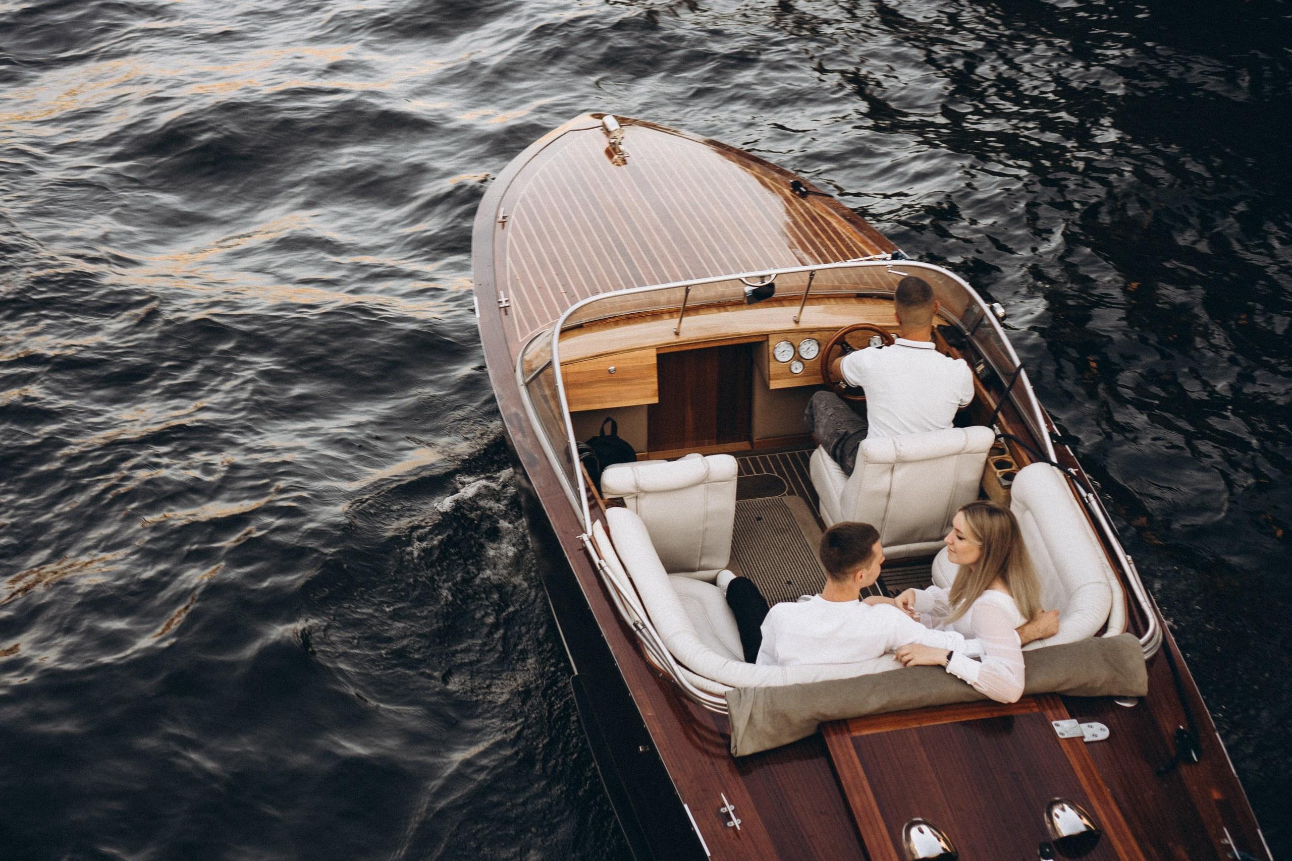 СВАДЕНБНАЯ СЬЕМКА НА КАТЕРЕ ПО КАНАЛАМ САНКТ-ПЕТЕРБУРГА И В АКВАТОРИИ НЕВЫ. Профессиональный фотограф, Санкт-Петербург — Виктория Богомолова