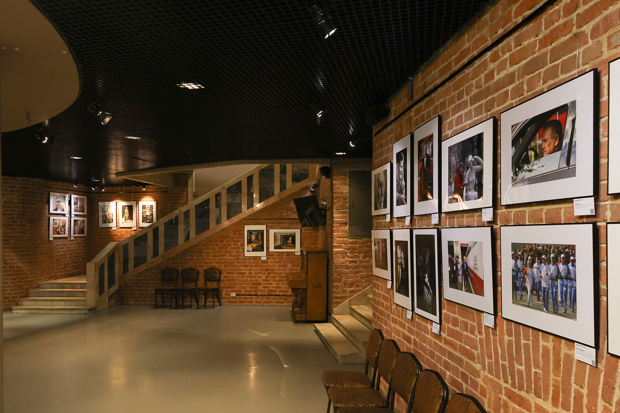 КОРИФЕИ. Репортажный, архитектурный, театральный и файн-арт фотограф Лена Мельникова в Москве