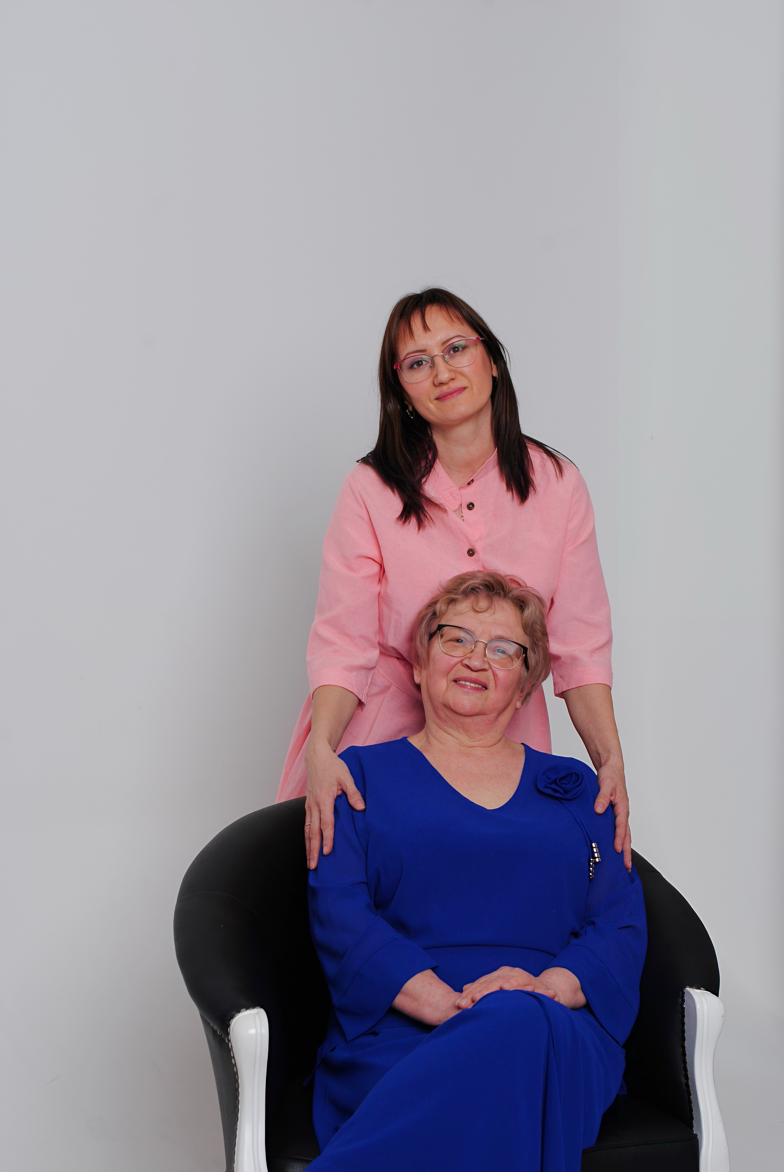 Лилия и семья. Фотограф Мария Мусаелян