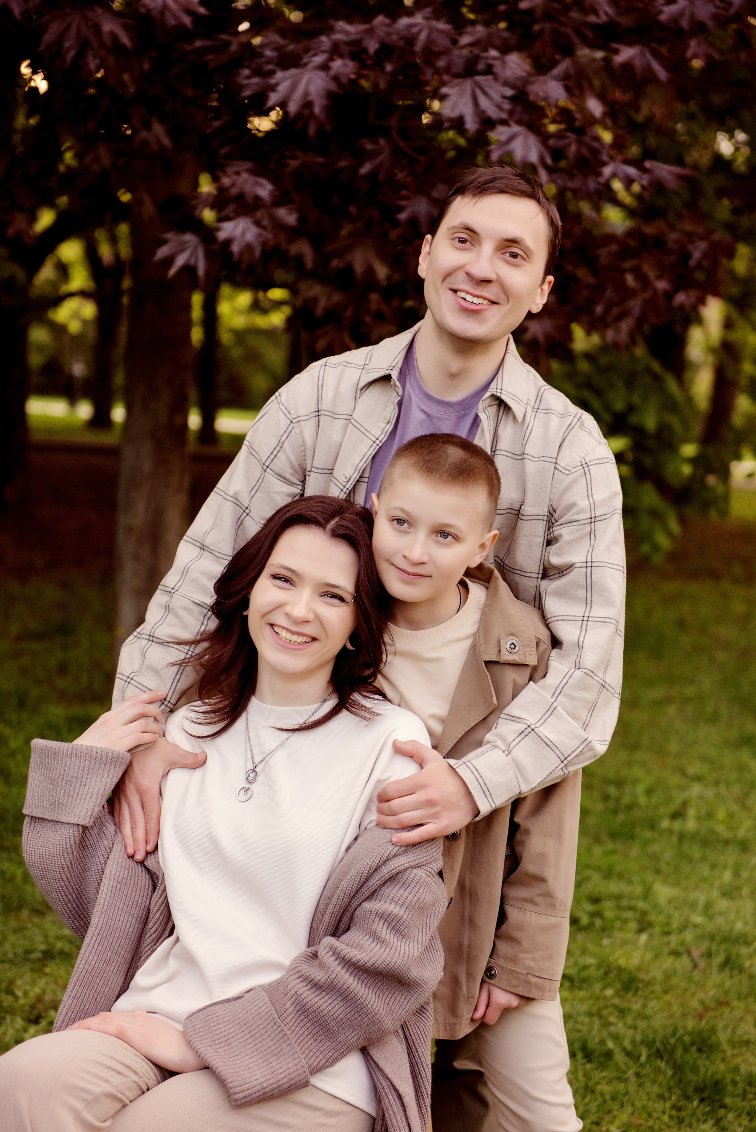 Семейная фотосессия в сиреневом саду. Детский фотограф в Долгопрудном и Москве