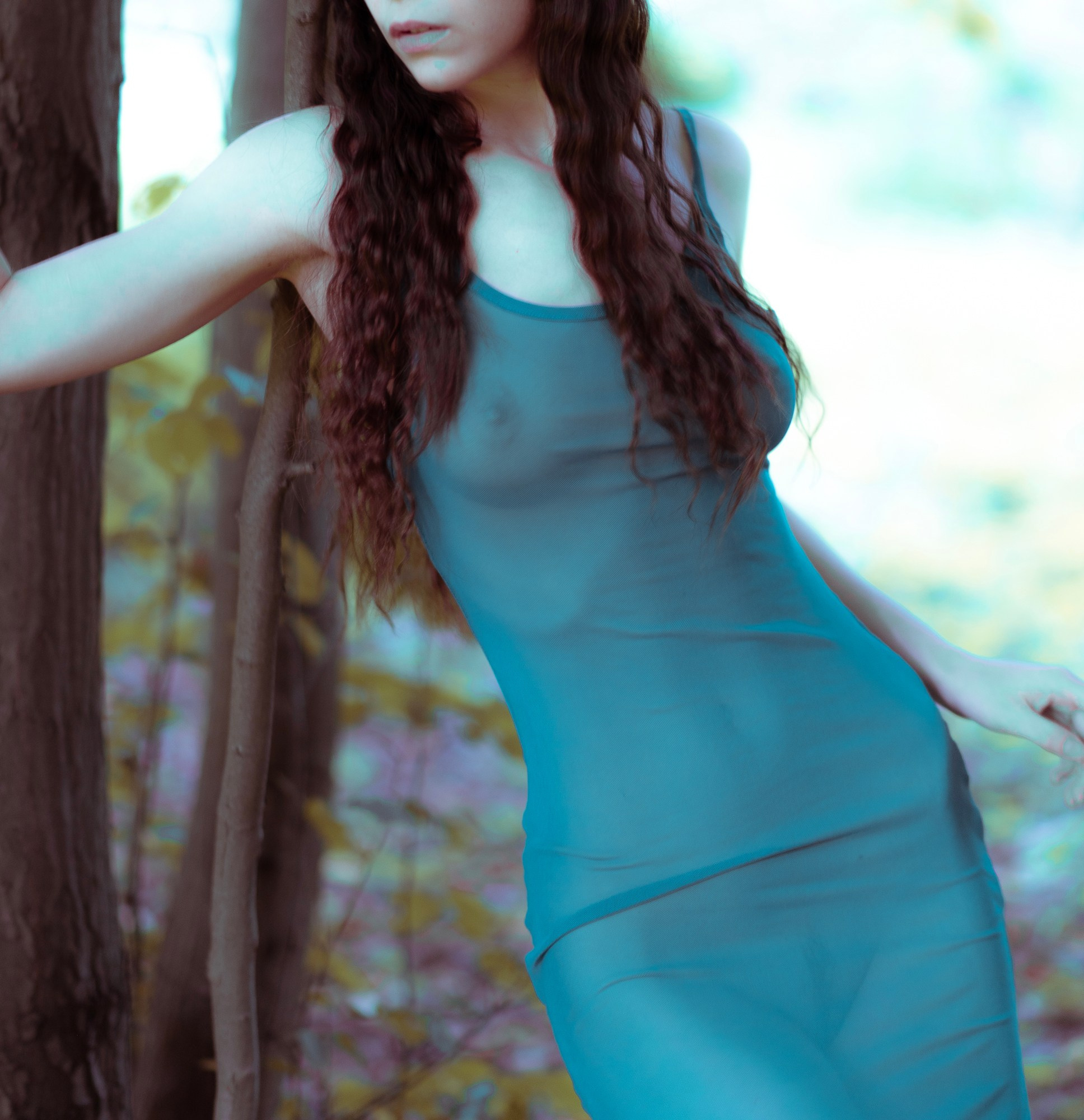 утонченная девушка фея в лесу эротичное фото