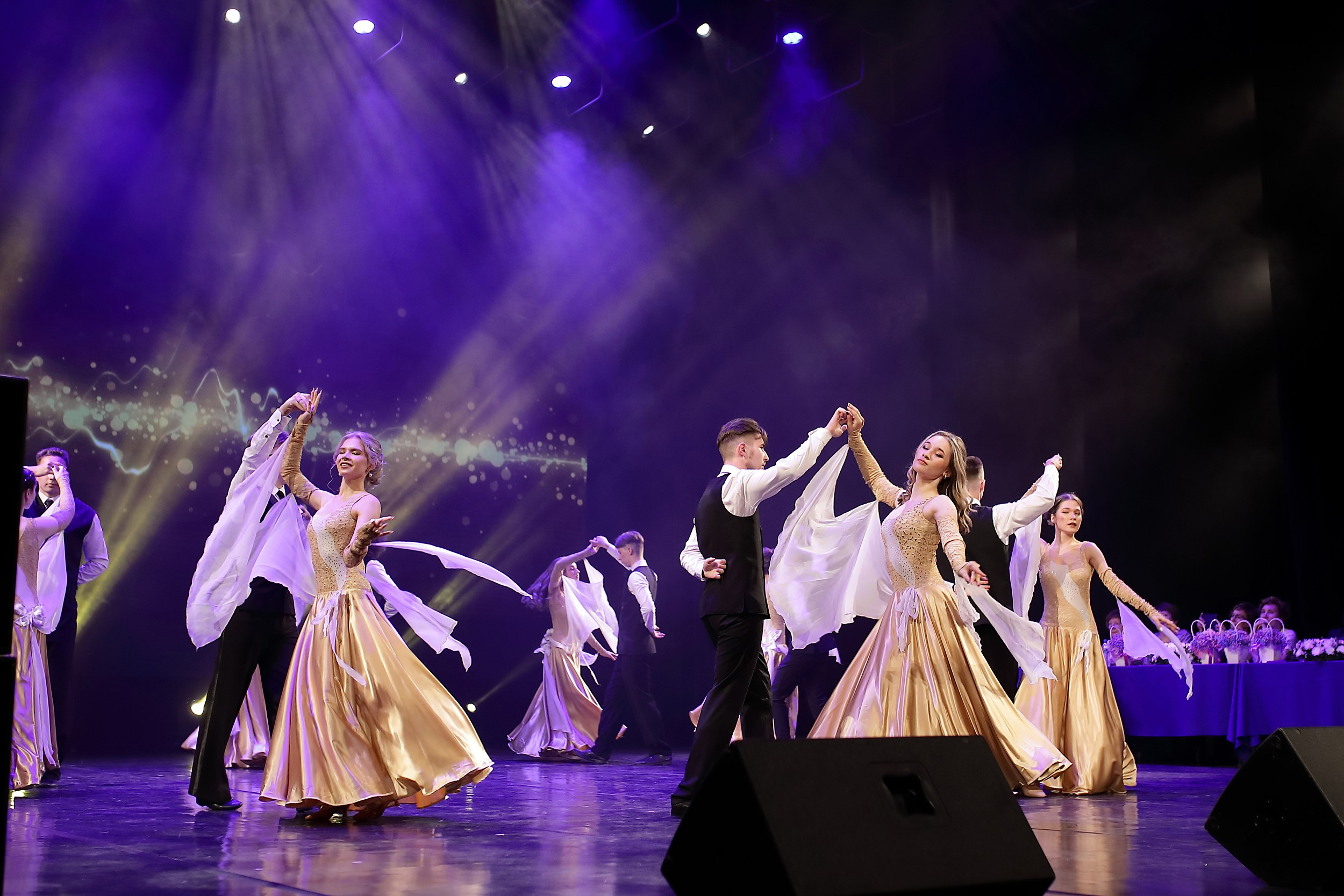 танец выпускников гимназия 9 екатеринбург дк урал