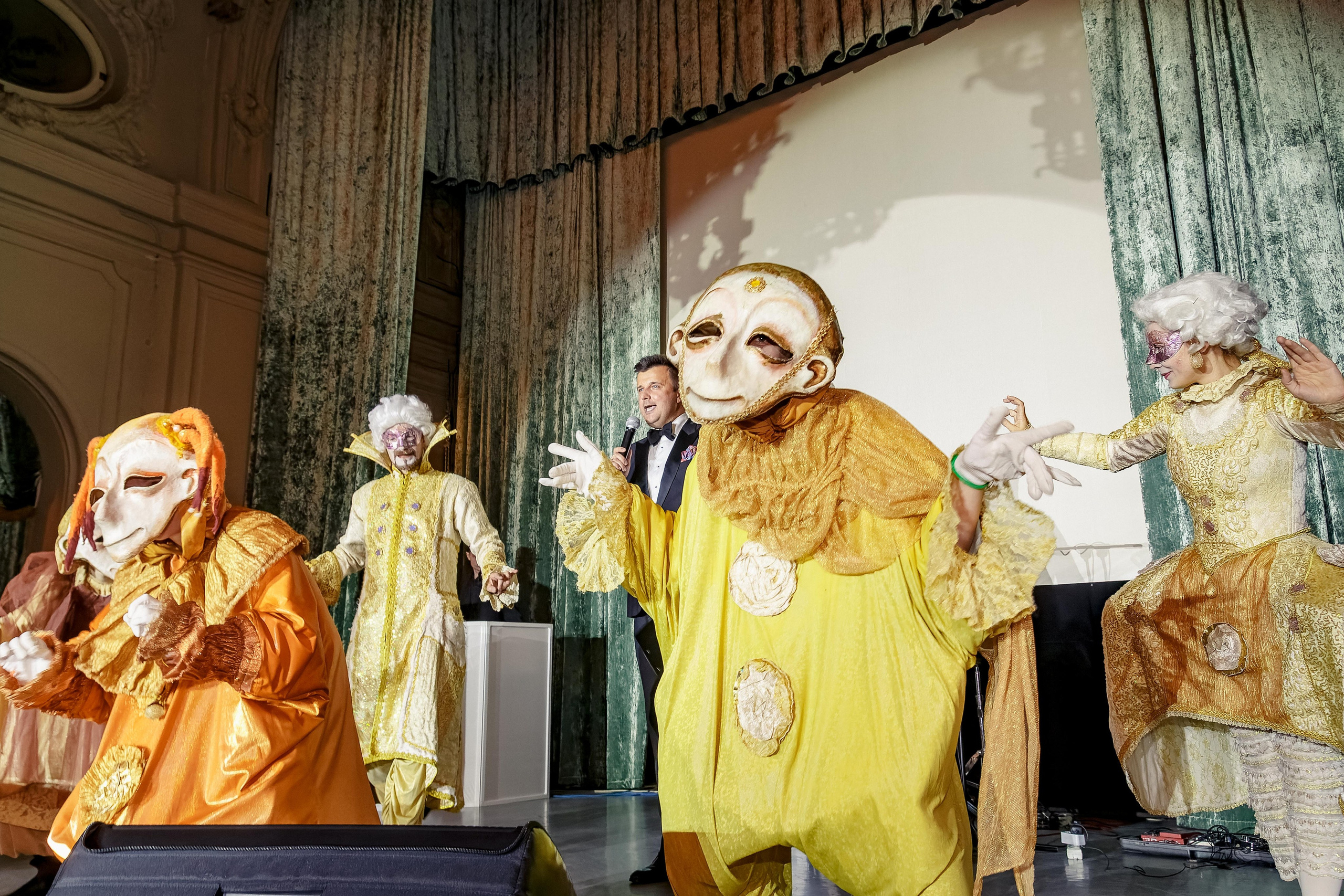 Фоторепортаж с гала-ужина компании Zambon — атмосфера элегантности и делового общения. Репортажный фотограф Москва Сергей Мирошников