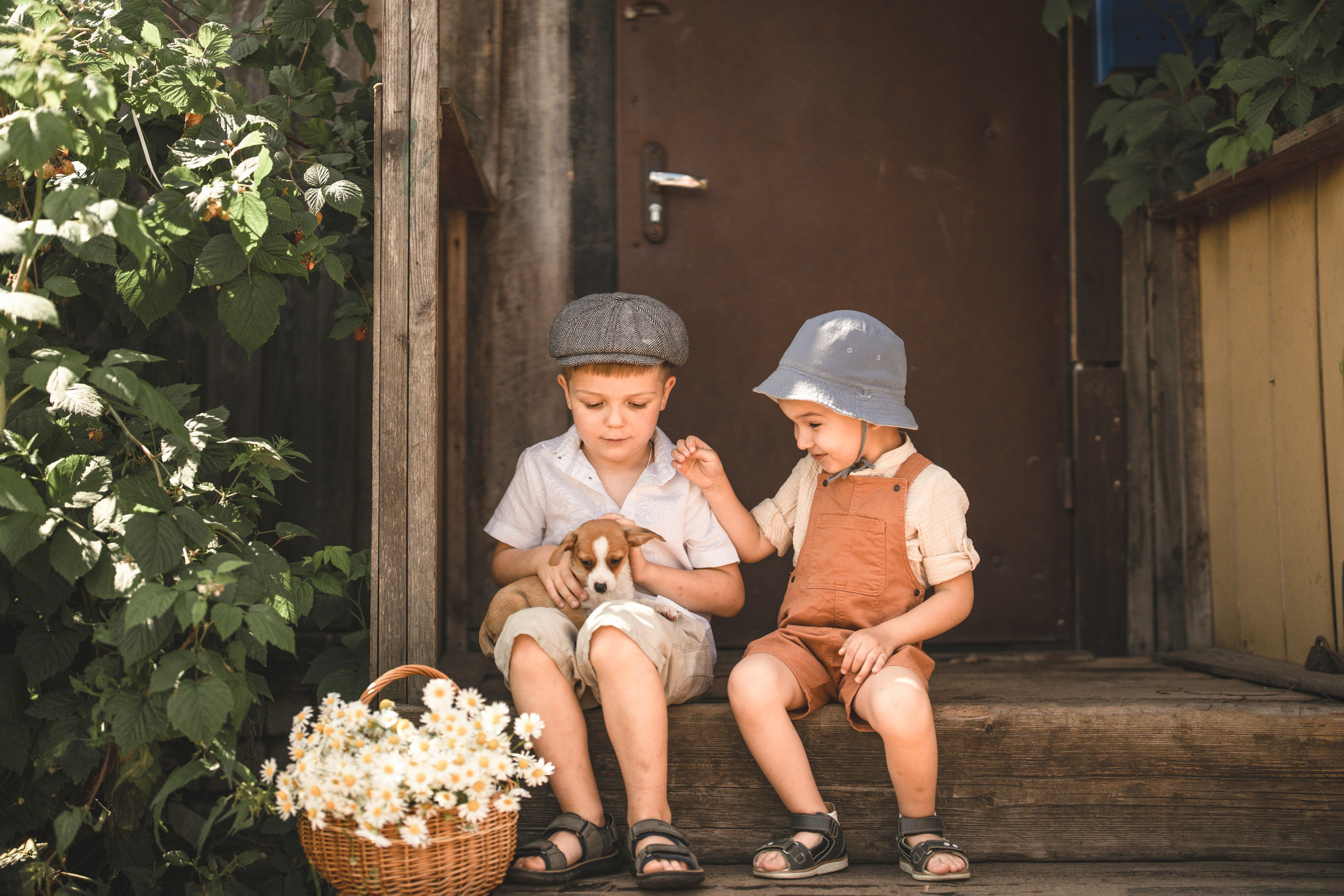 Постановочная детская фотосессия с реквизитом. Фотосессия с щенком.