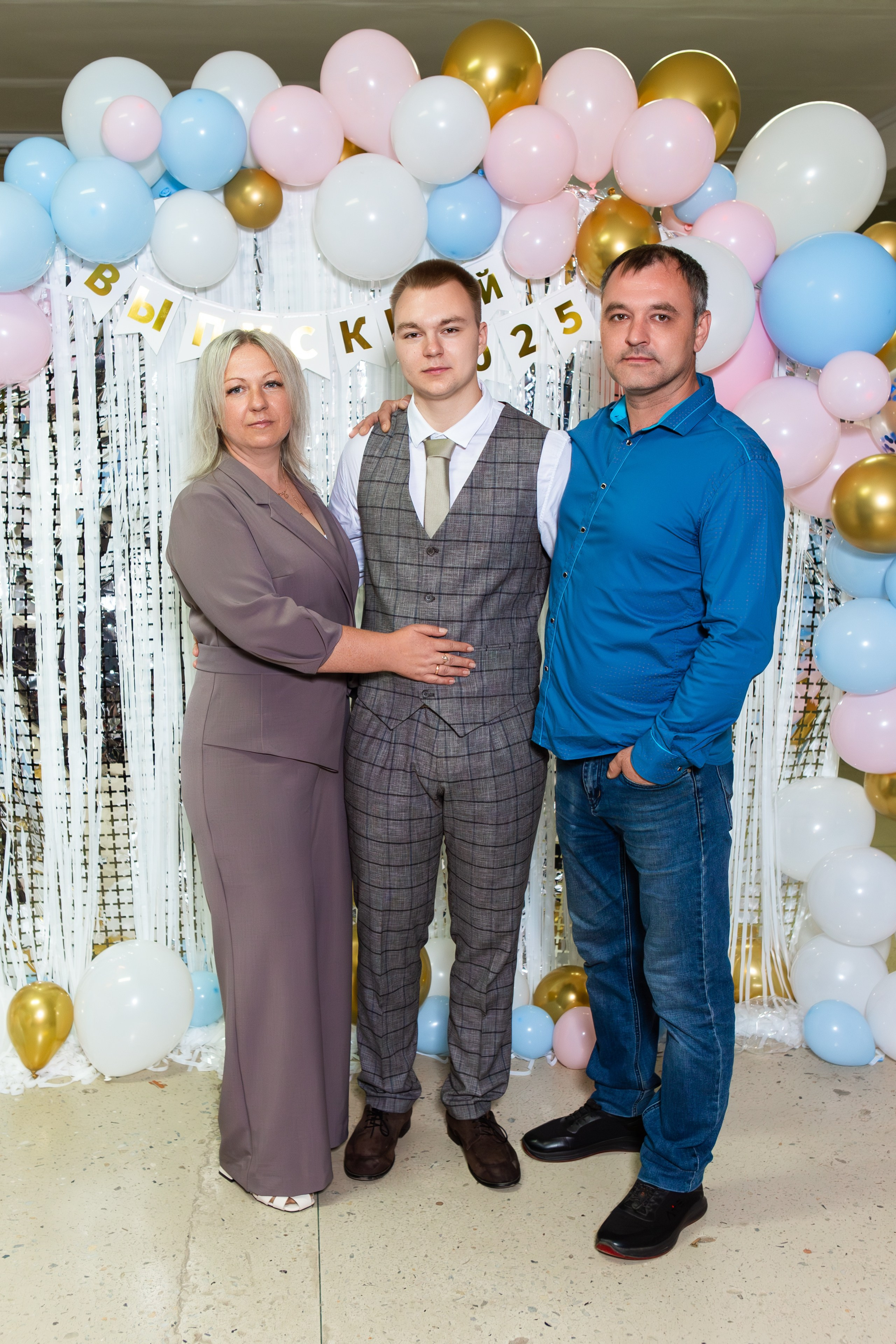 ФОТОСЕССИЯ С РОДИТЕЛЯМИ ВЫПУСКНОЙ 2025 9 ШКОЛА Г.МЦЕНСК. Профессиональный фотограф в Мценске и Орловской области