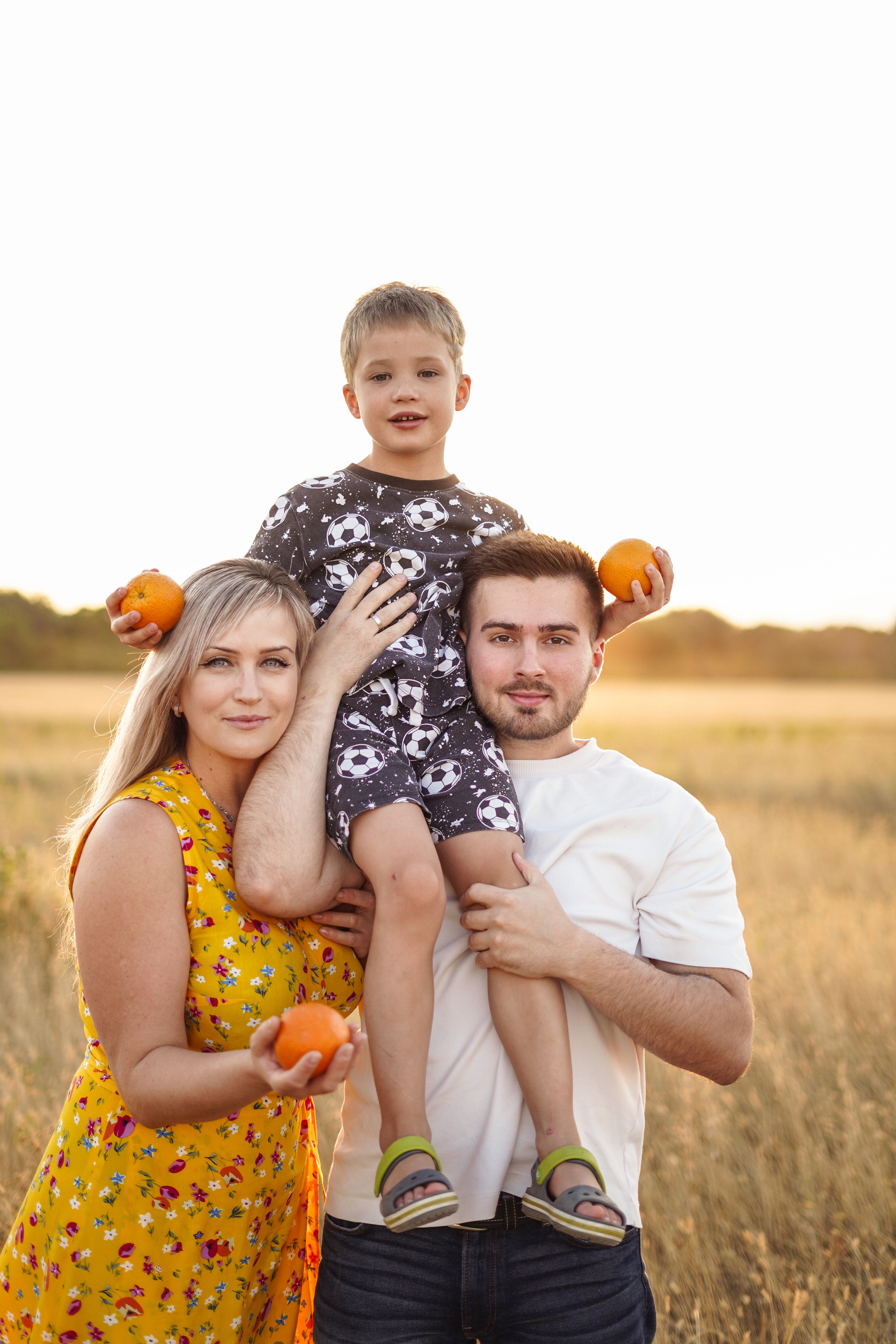 Семейная фотосессия в поле. Фотограф Москва, визуальный менеджер Дарья Шевченко