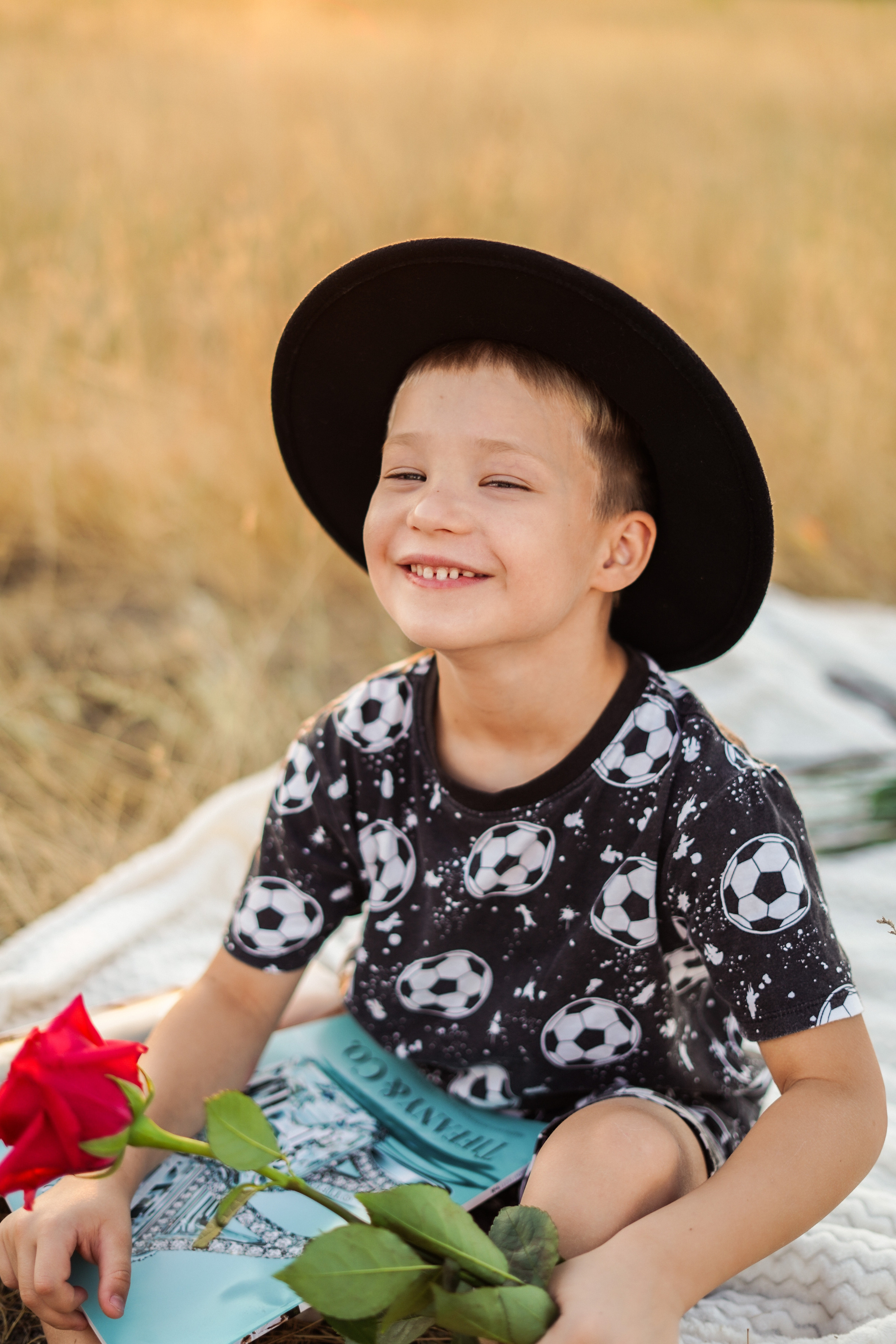 Семейная фотосессия в поле. Фотограф Москва, визуальный менеджер Дарья Шевченко