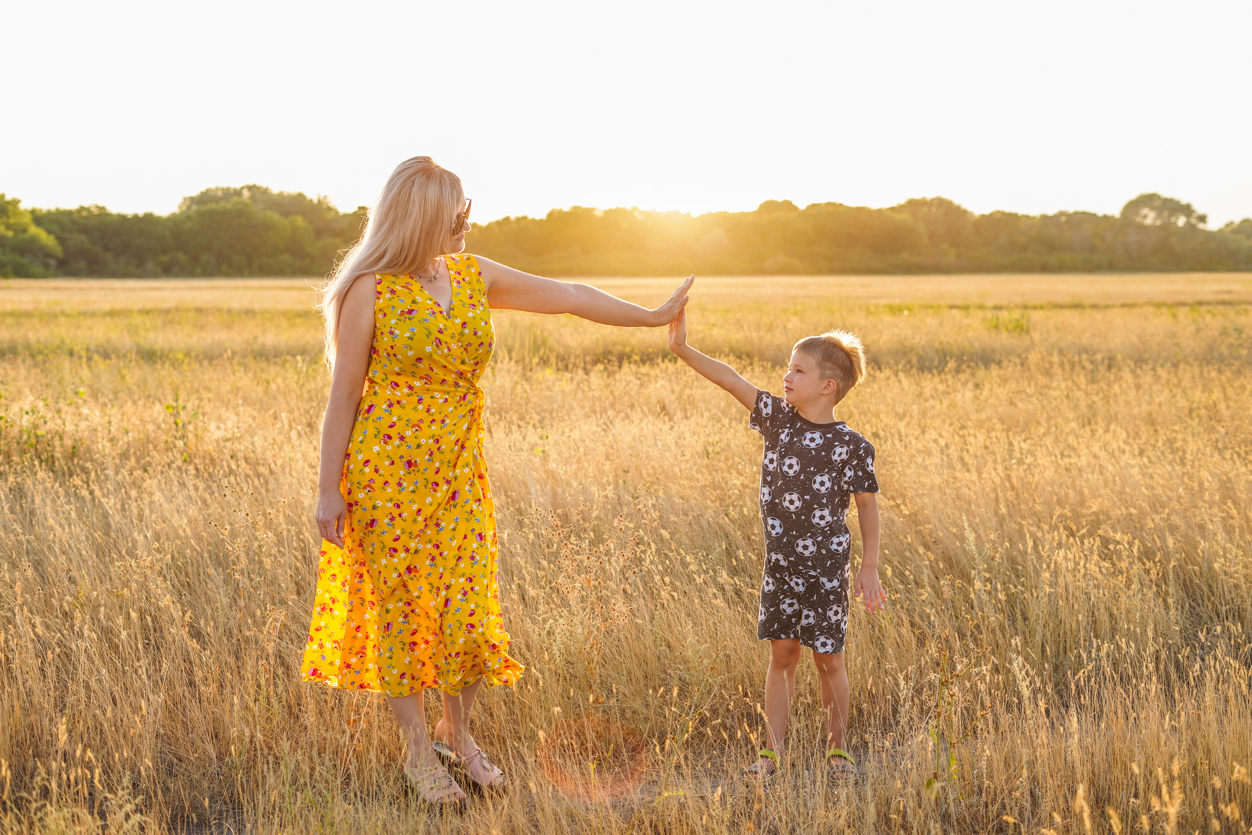 Семейная фотосессия в поле. Фотограф Москва, визуальный менеджер Дарья Шевченко