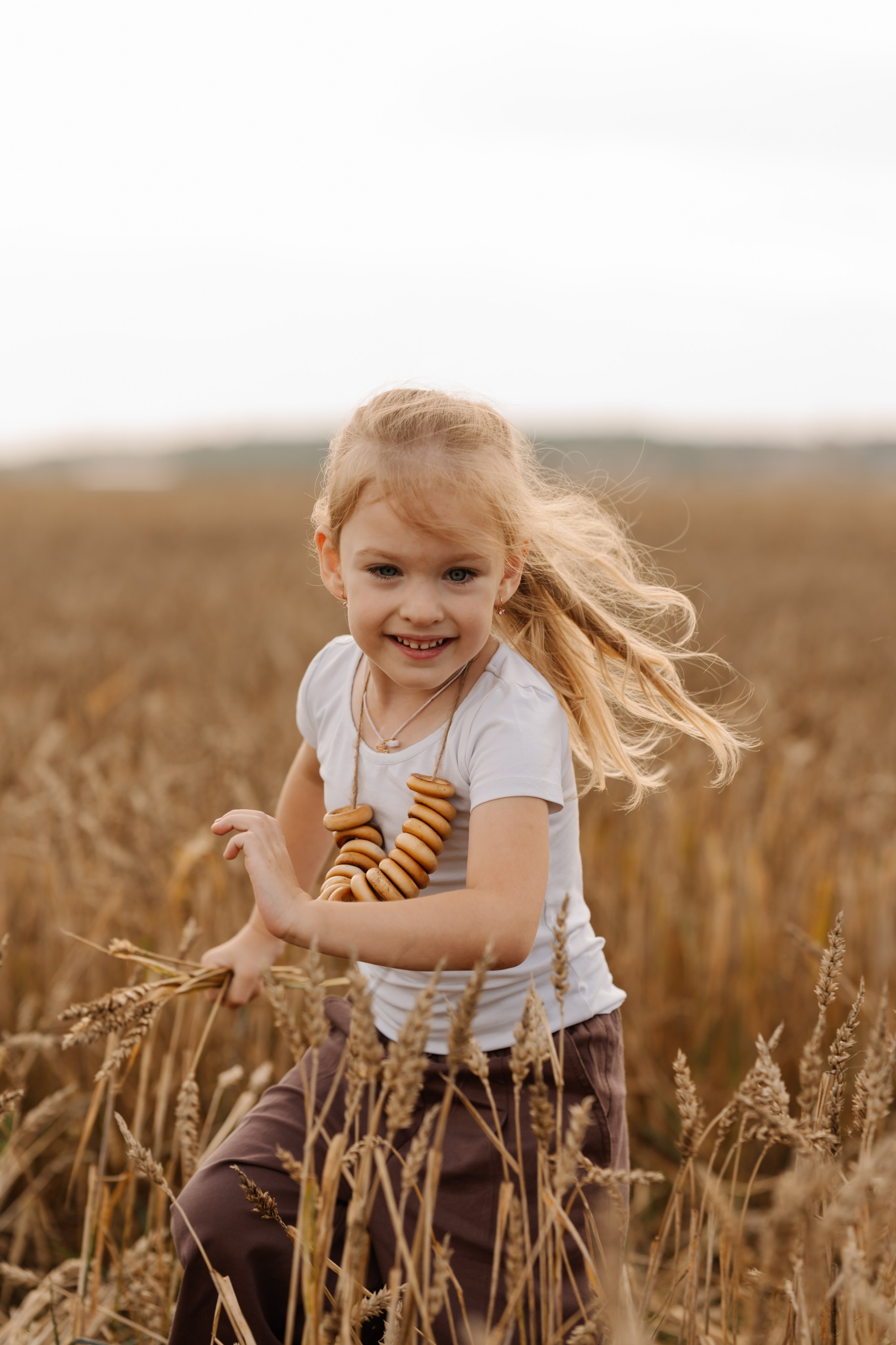 Девочки с козленком. СВАДЕБНЫЙ ФОТОГРАФ КРАСНОЯРСК