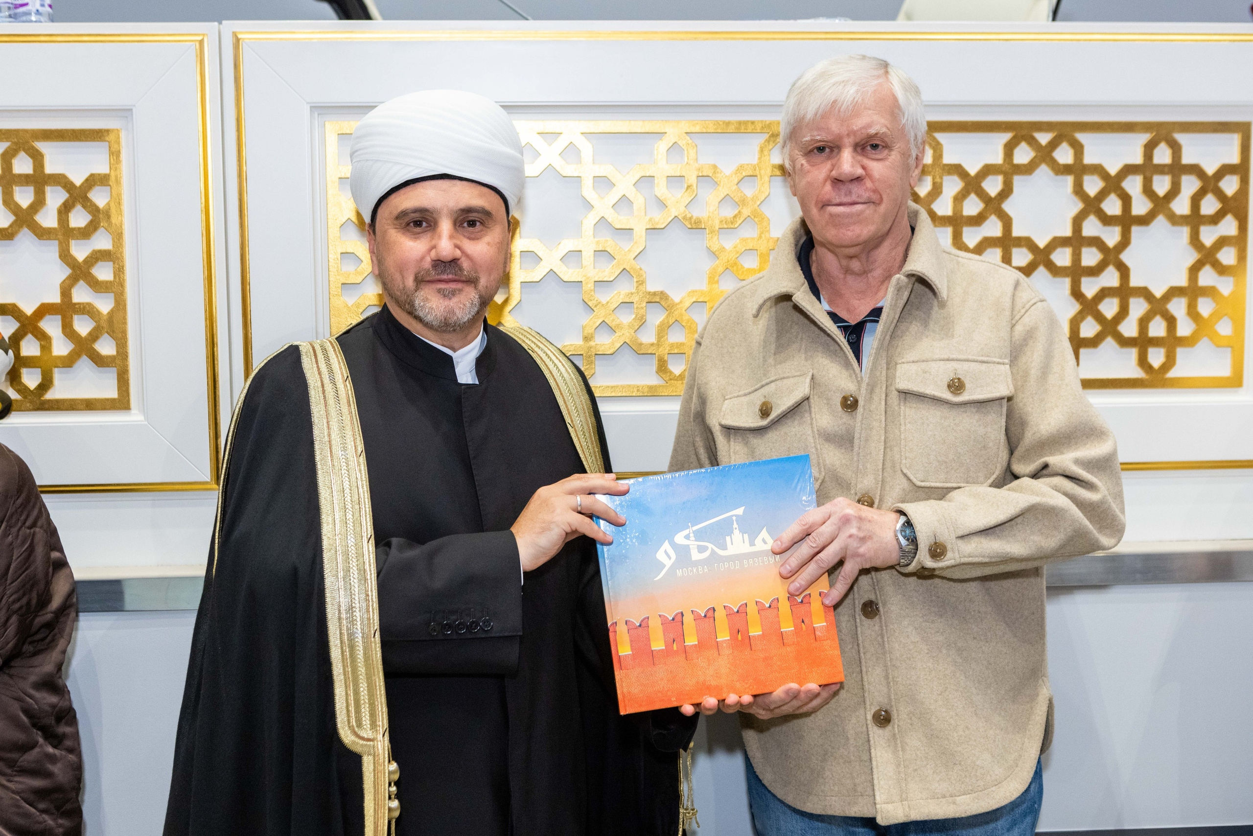 Репортаж с презентации книги — «Москва: город вязевый». Рекламный, предметный, репортажный, семейный фотограф и художник в Москве