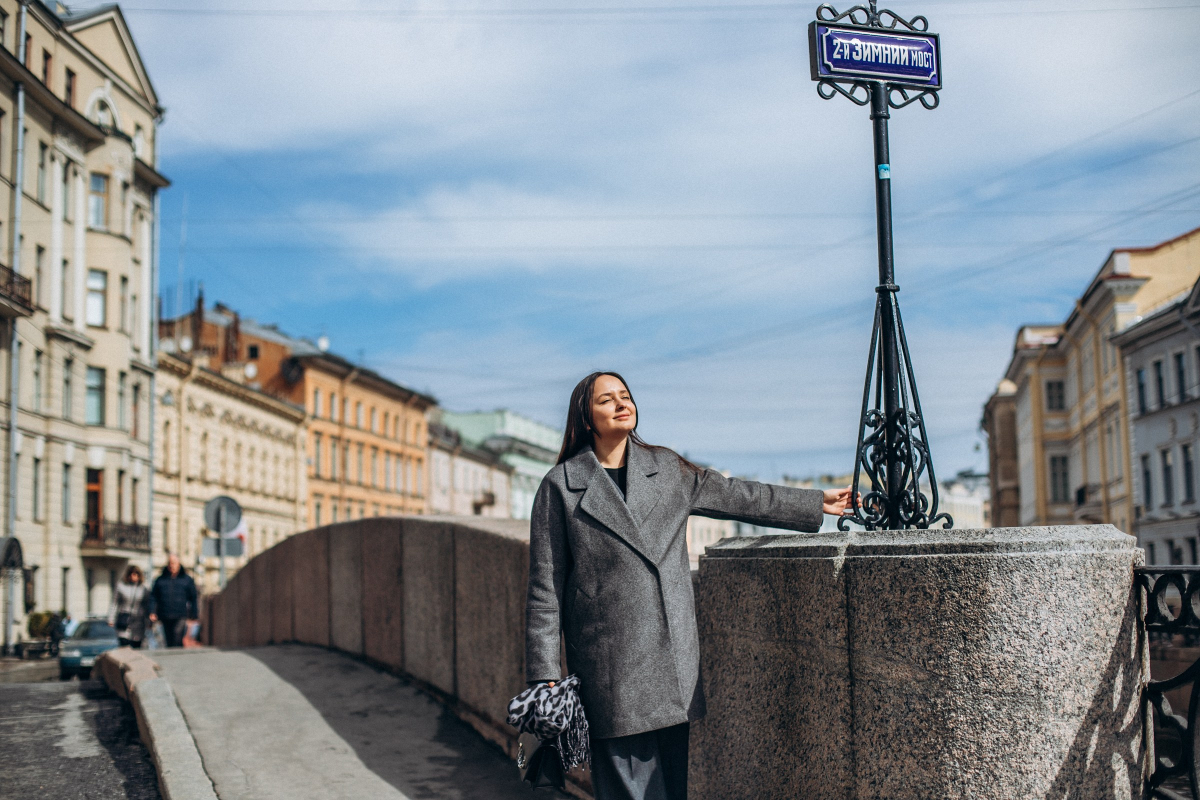 Ксения в апреле. Фотопрогулка в Петербурге. Индивидуальный и семейный фотограф в Санкт-Петербурге