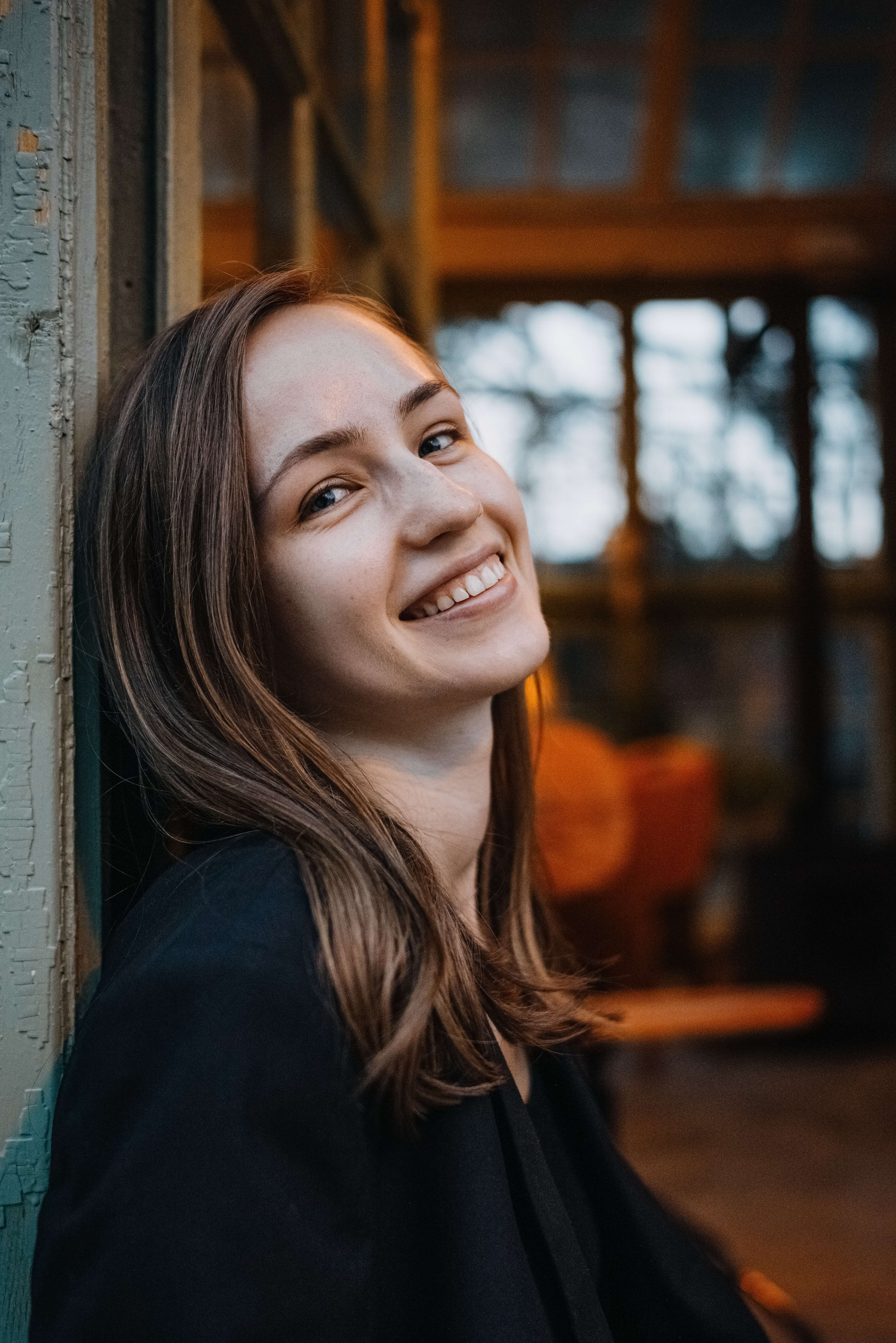 Контентная съемка художницы в городе. Портретный и свадебный фотограф в Тбилиси • xeniqo