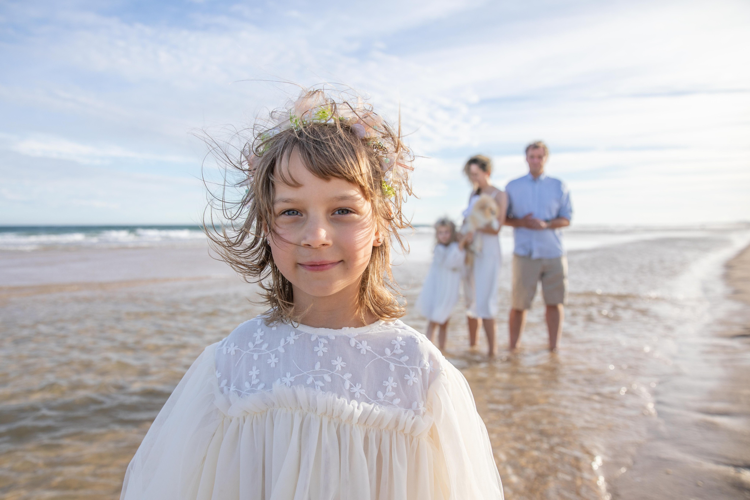 Family on the ocean. Professional Photographer in Portugal. Oksana Lomnova