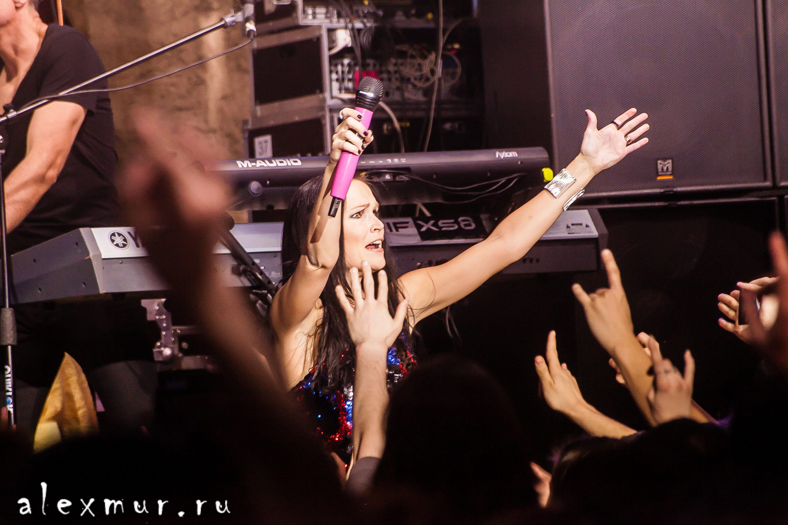 Выступление Tarja Turunen  (Nightwish). Огни Уфы
 ФОТО Алексей Муравьёв Alex Mur, Уфа +79174549816

#Россия #Russia #Петербург #СПБ #Уфа #photo #фото #фотограф #alexmur #TarjaTurunenт #Nightwish #концерт