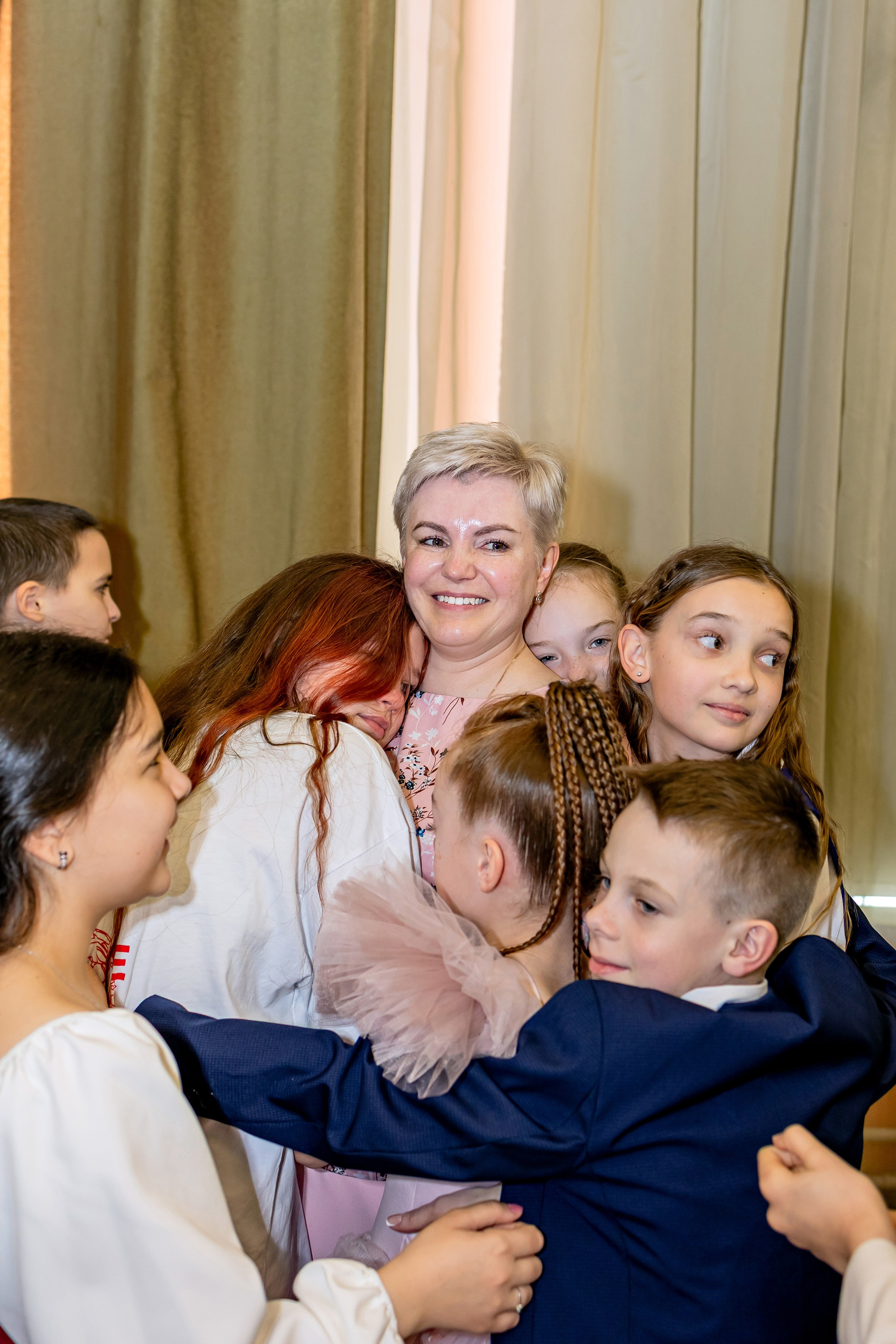 Выпускной праздник в начальной школе. Фотограф и видеограф Москва. Свадебный фотограф, видеограф. Выпускные альбомы. Оживающие альбомы