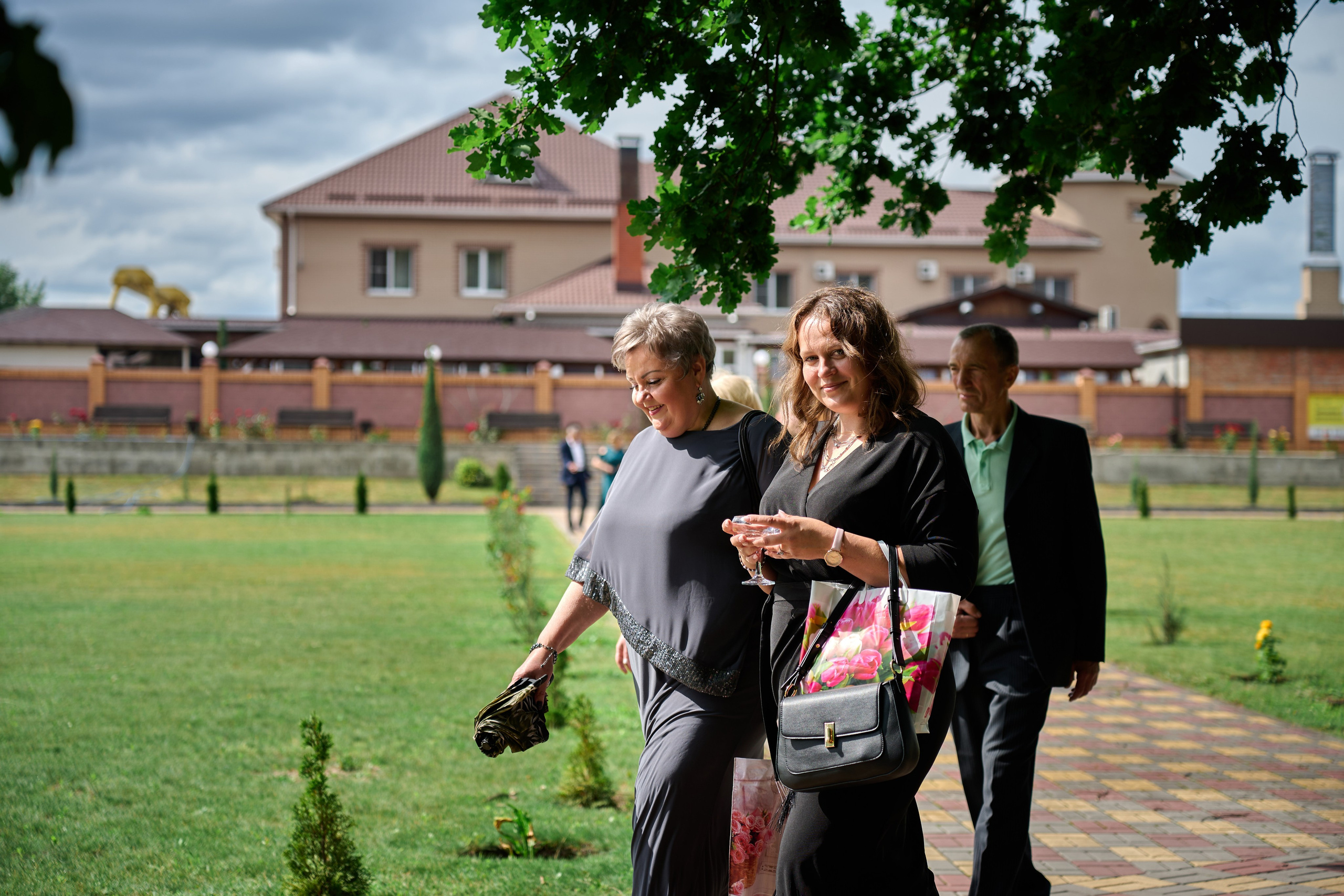 Свадебная фотосессия в Старом Осколе и Губкине. Профессиональный фотограф Старый Оскол, Губкин — свадьба, венчание, крещение, юбилей и день рождения