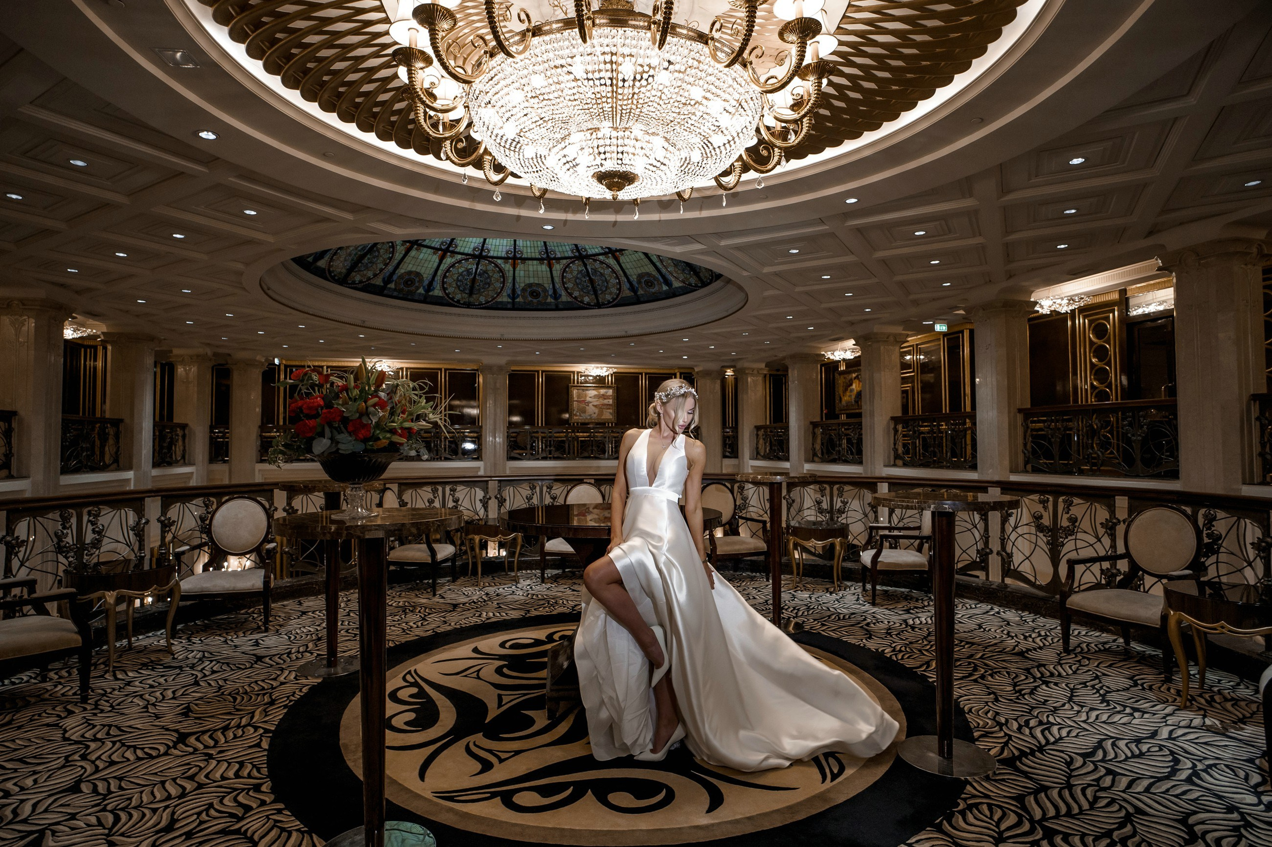 Свадебная фотосессия в отеле St. Regis Москва Никольская. Свадебный и семейный фотограф в Москве Светлана Зоткина