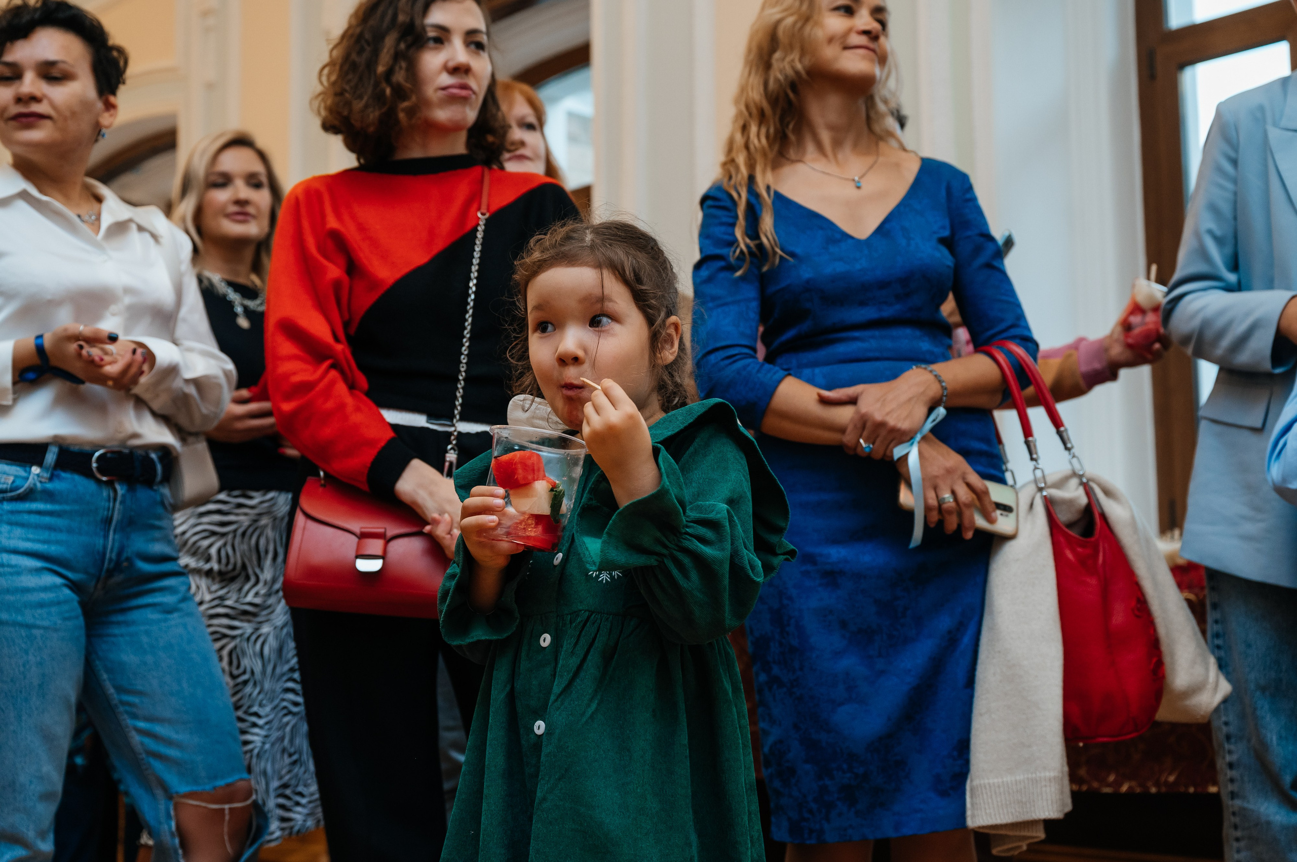 Открытие выставки Кати Васильевой в Молодежном театре. Wedding and family photographer USA