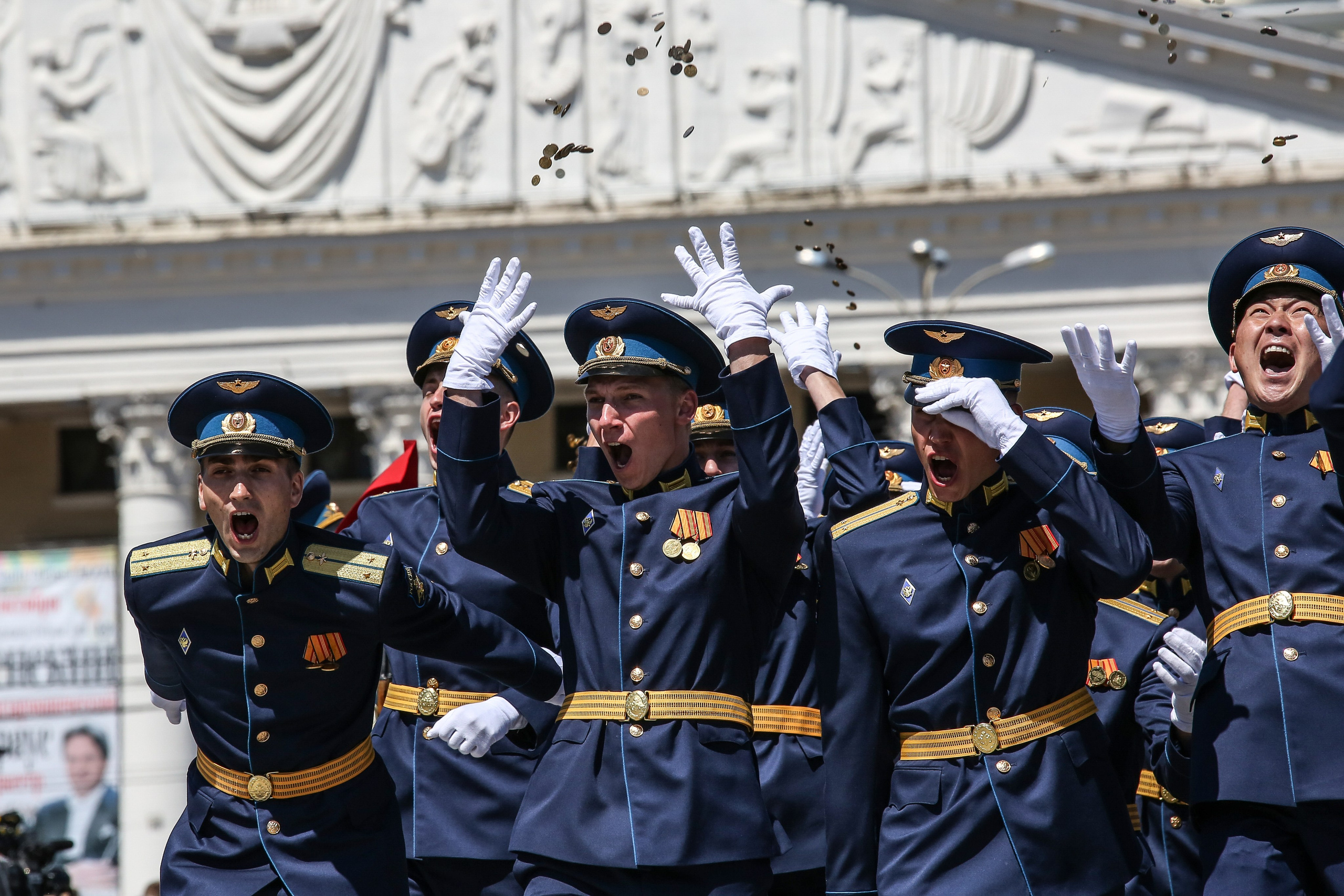 Курсанты Военно-воздушной академии им. Гагарина на выпускном, Воронеж.