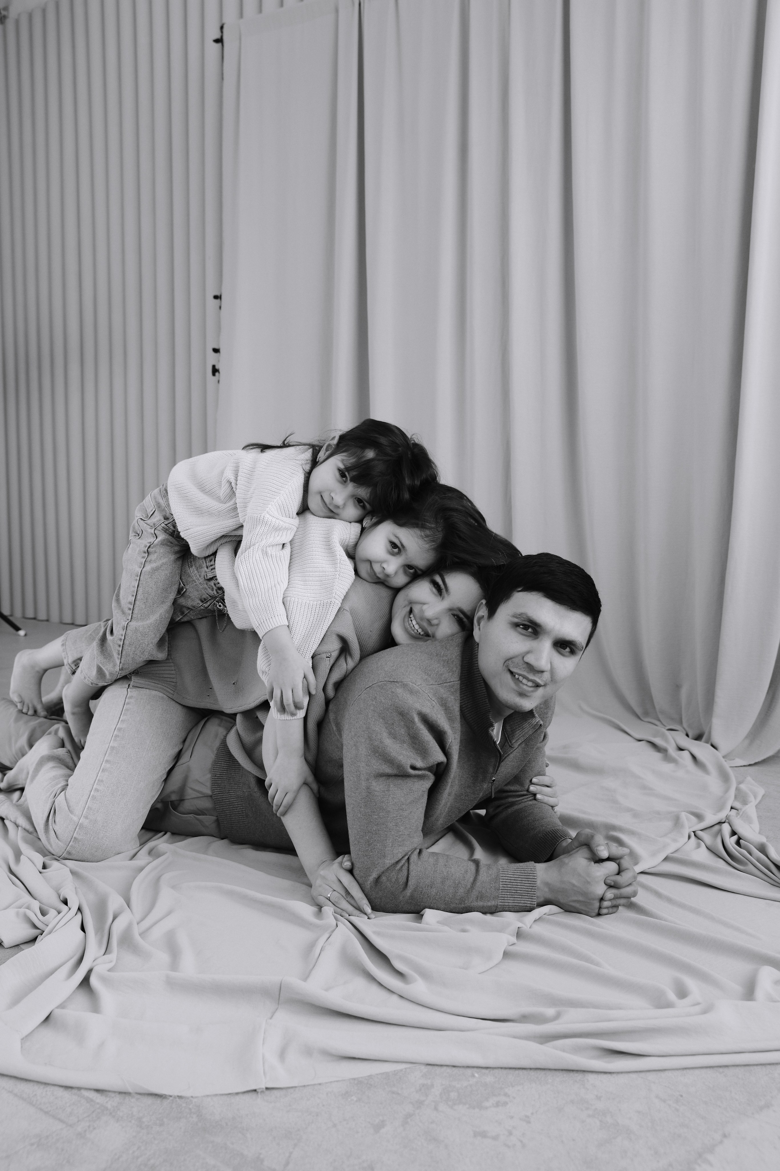 Семейная съемки в фотостудии. Фотограф Света Бажина